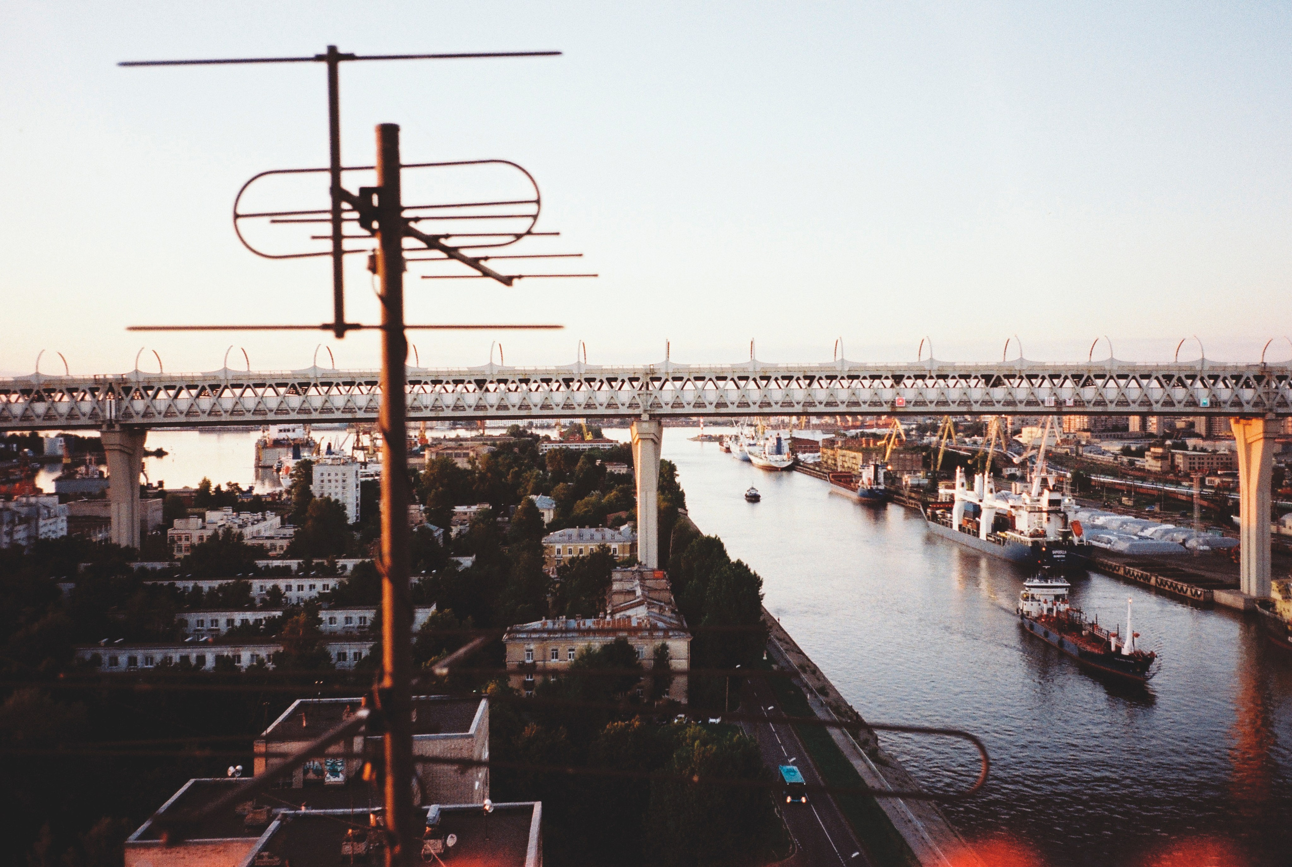 Фотографии цветные. Свадебный и семейный пленочный фотограф в Петербурге Истомина Ирина