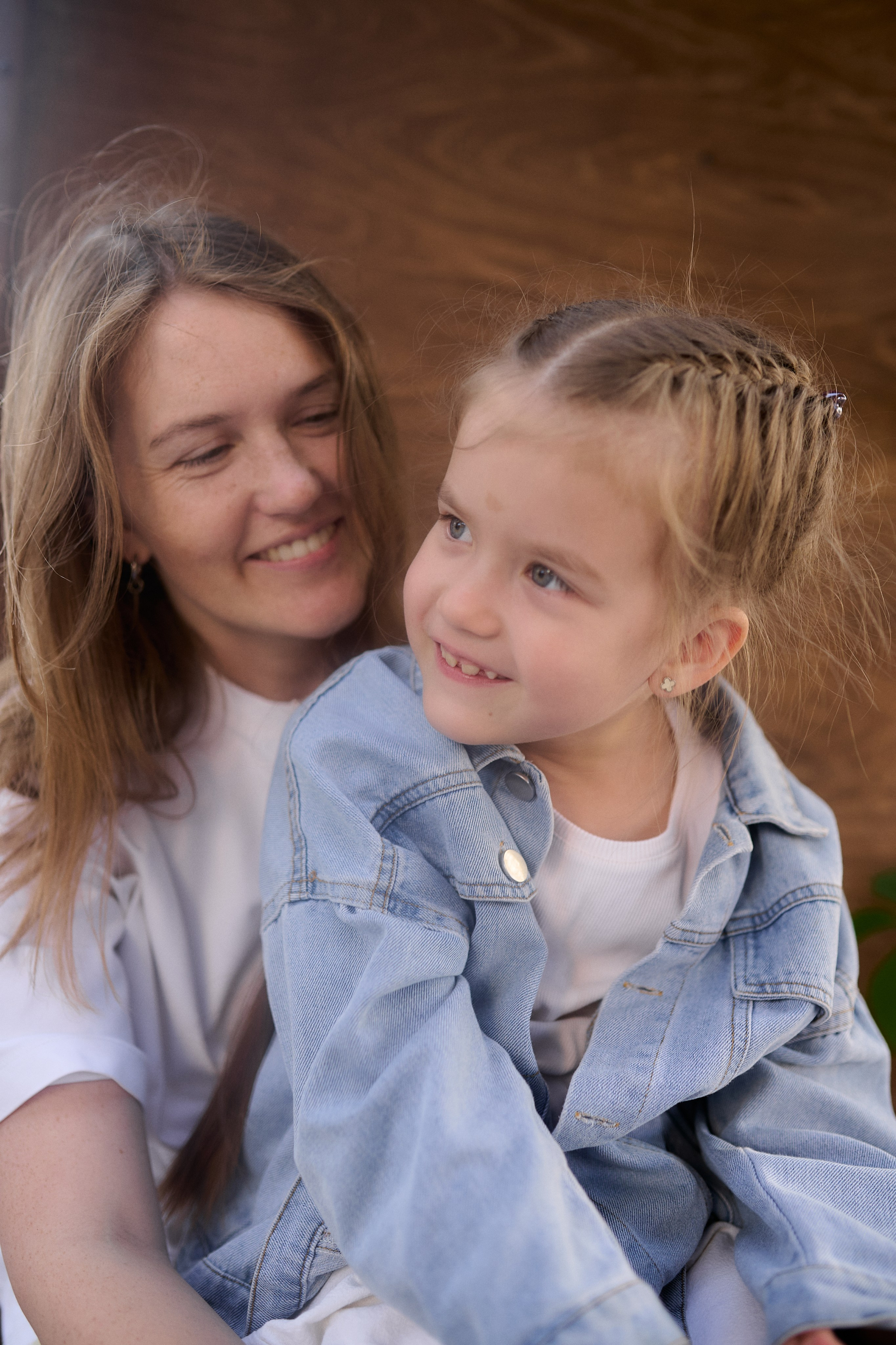 Катя и Ника. Прогулка по Новому Арбату. Семейный и свадебный lifestyle-фотограф в Москве Мария Петрова