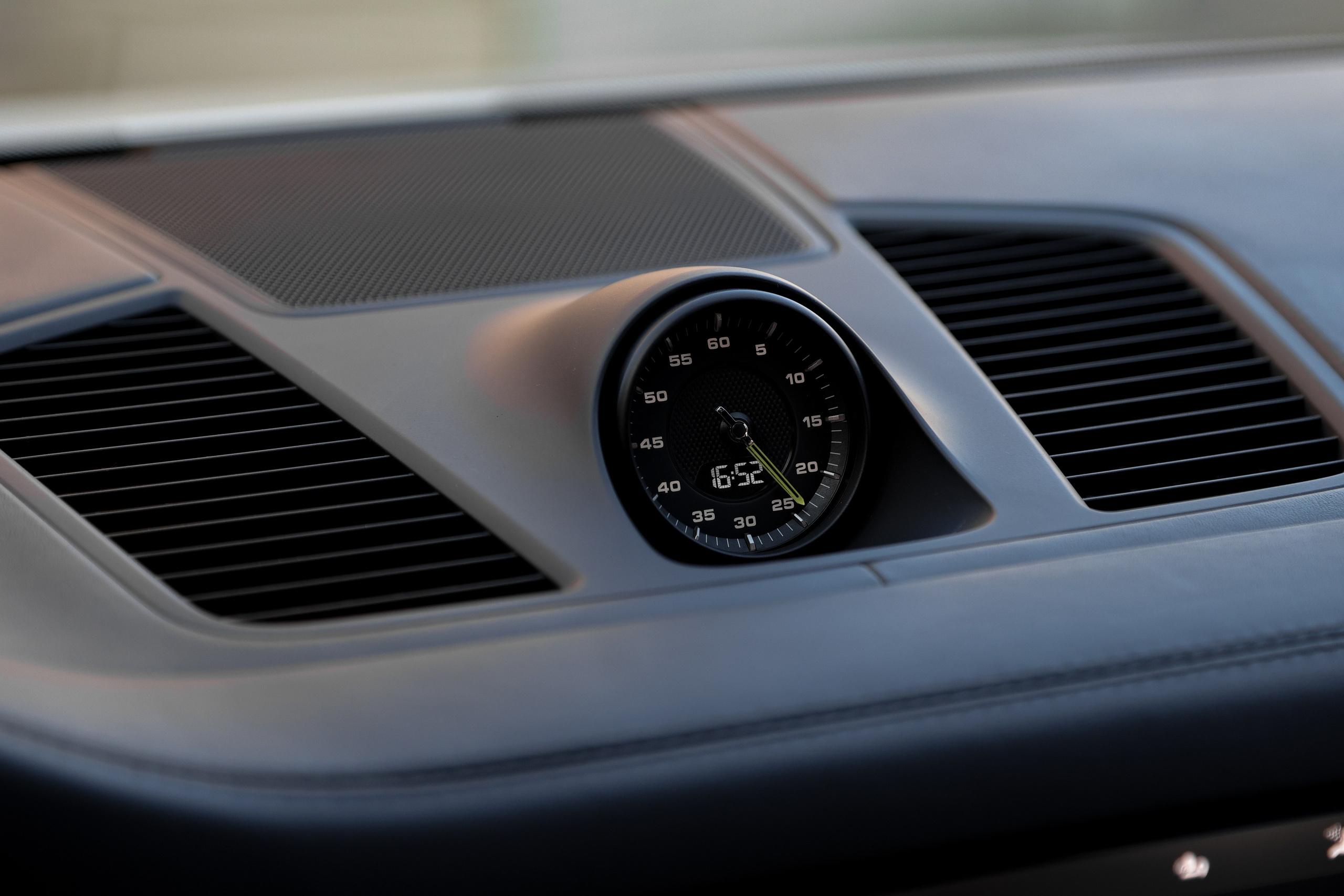 2020 Porsche Cayenne 3.0 AT. Mixturecaptures