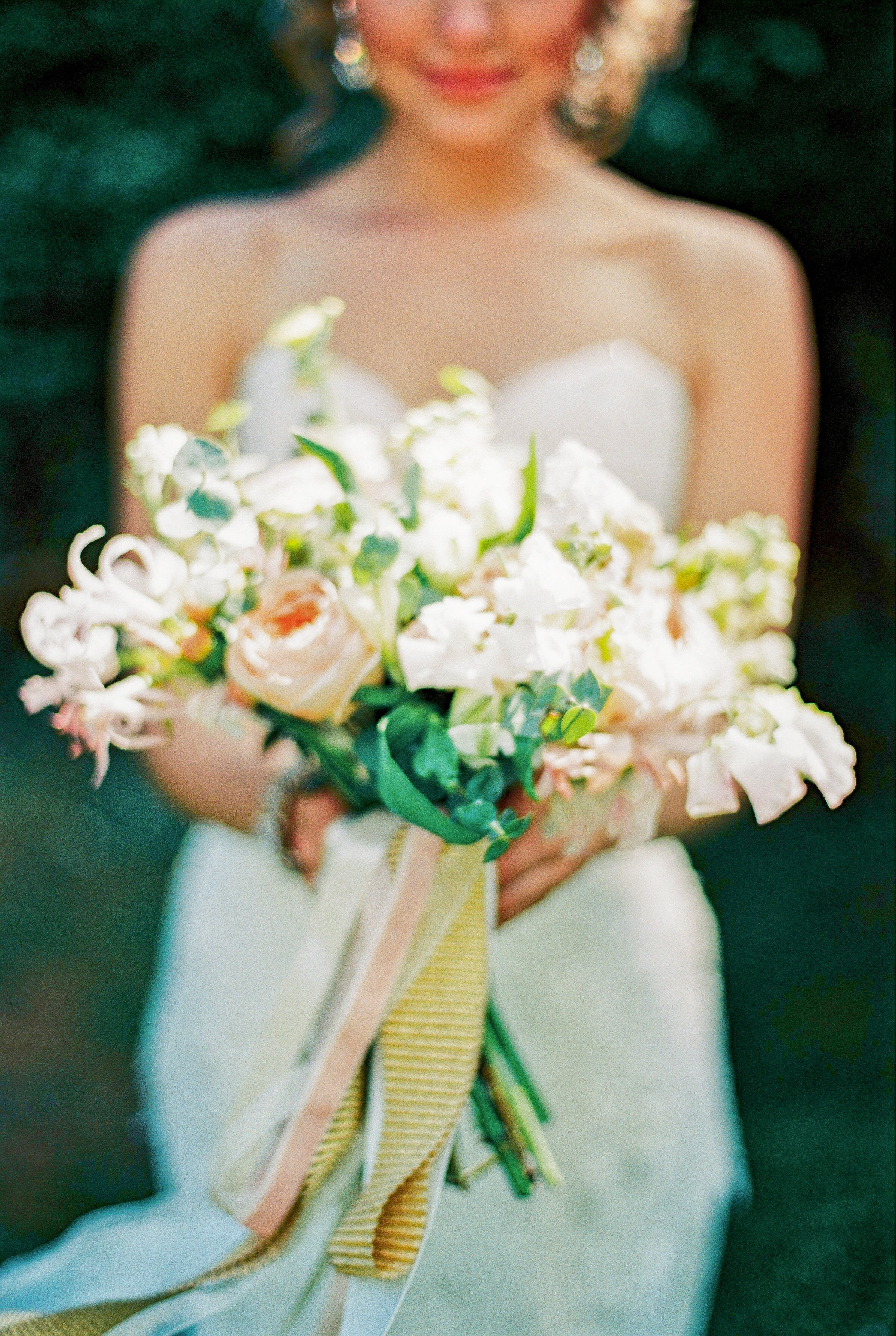 Свадебная прогулка на плёнку в Аптекарском огороде, свадебный фотограф Москва