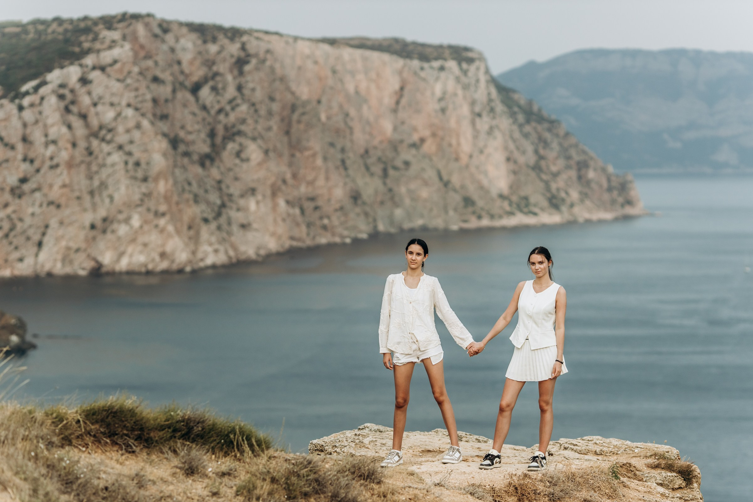 Дети и семьи. На моих фотографиях дети всегда улыбаются и смеются по-настоящему. Я знаю что для этого нужно. Применяю секретный секрет). Фотограф в Крыму — Федор зайцев. Свадебная, семейная и портретная съёмка. Фотографии для контента, для бизнеса. Корпоративная съёмка