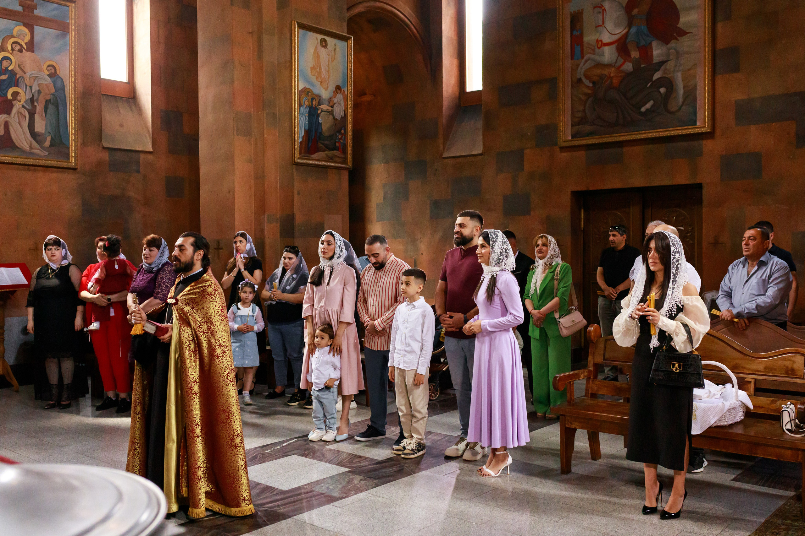 Таинство Крещения в Армянской церкви. Фотограф Тверь. Свадебные, семейные, индивидуальные фотосессии