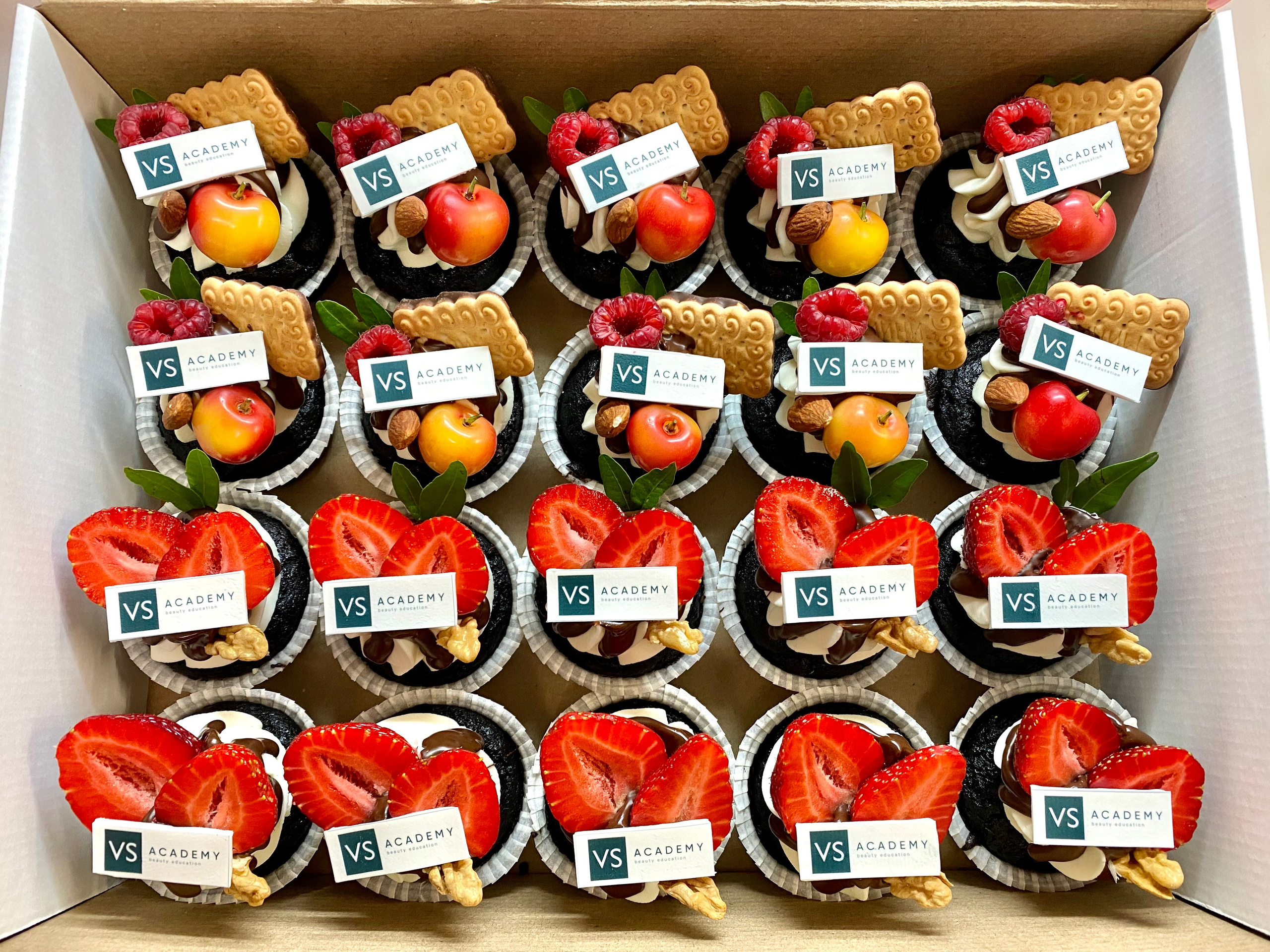 Капкейки фуршетные с логотипом. Katyasugarsugar капкейки, зефир, торты Москва