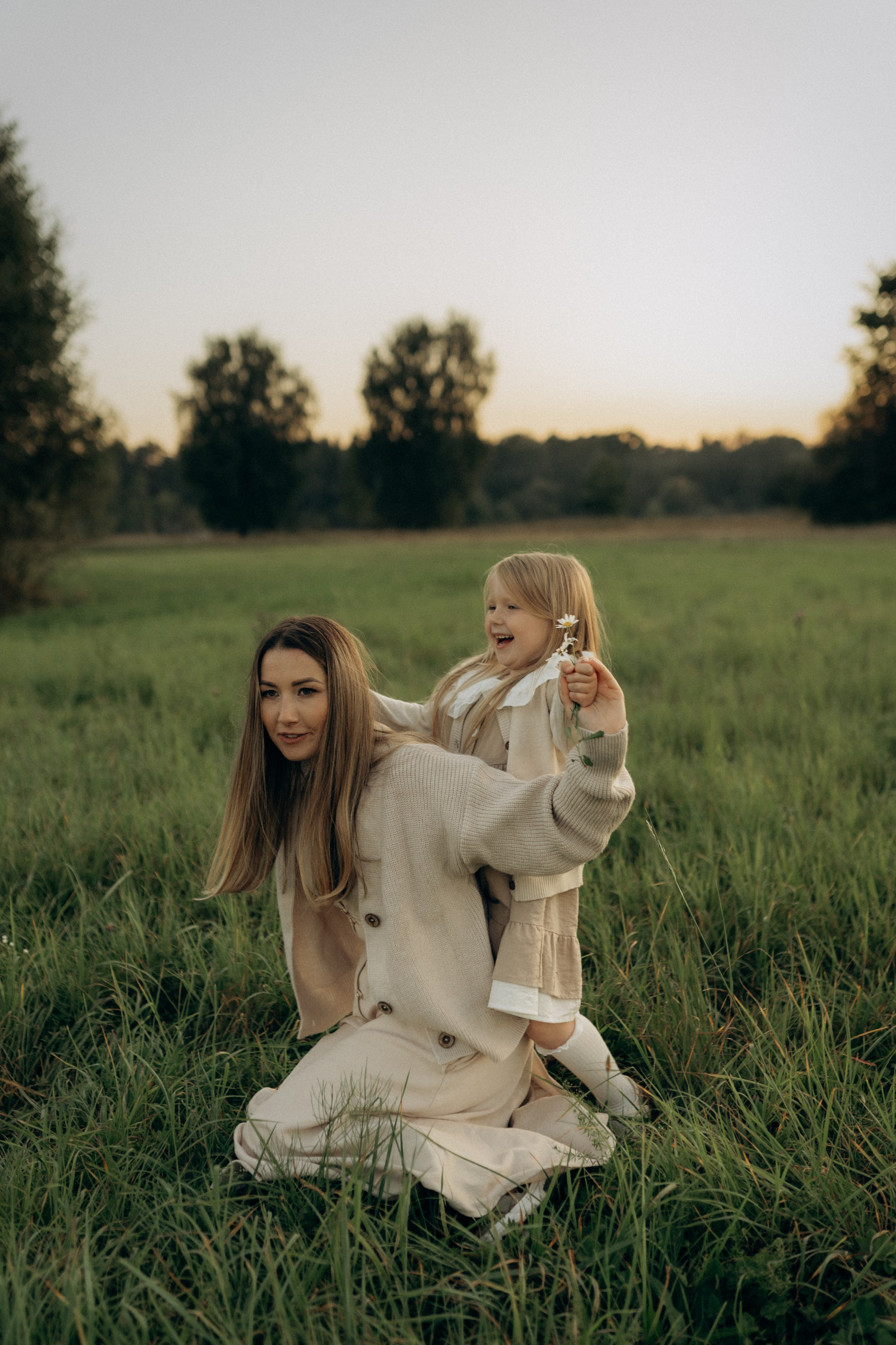 Летний вечер в поле. Семейный lifestyle фотограф в Москве Рената Рафикова