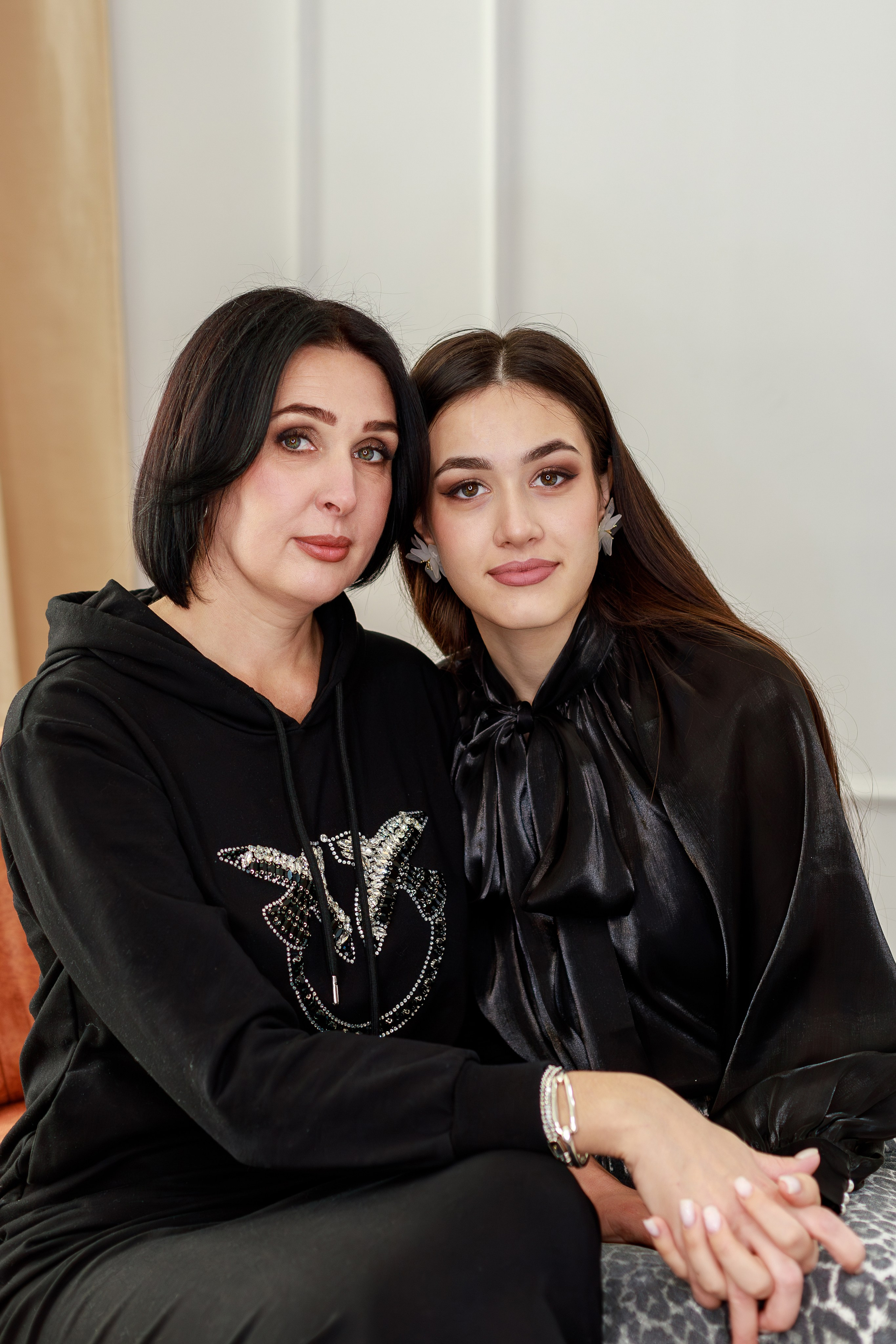 Мама и дочь в студии Белый осел. Семейный и детский фотограф в Краснодаре Ирина Лаврецкая