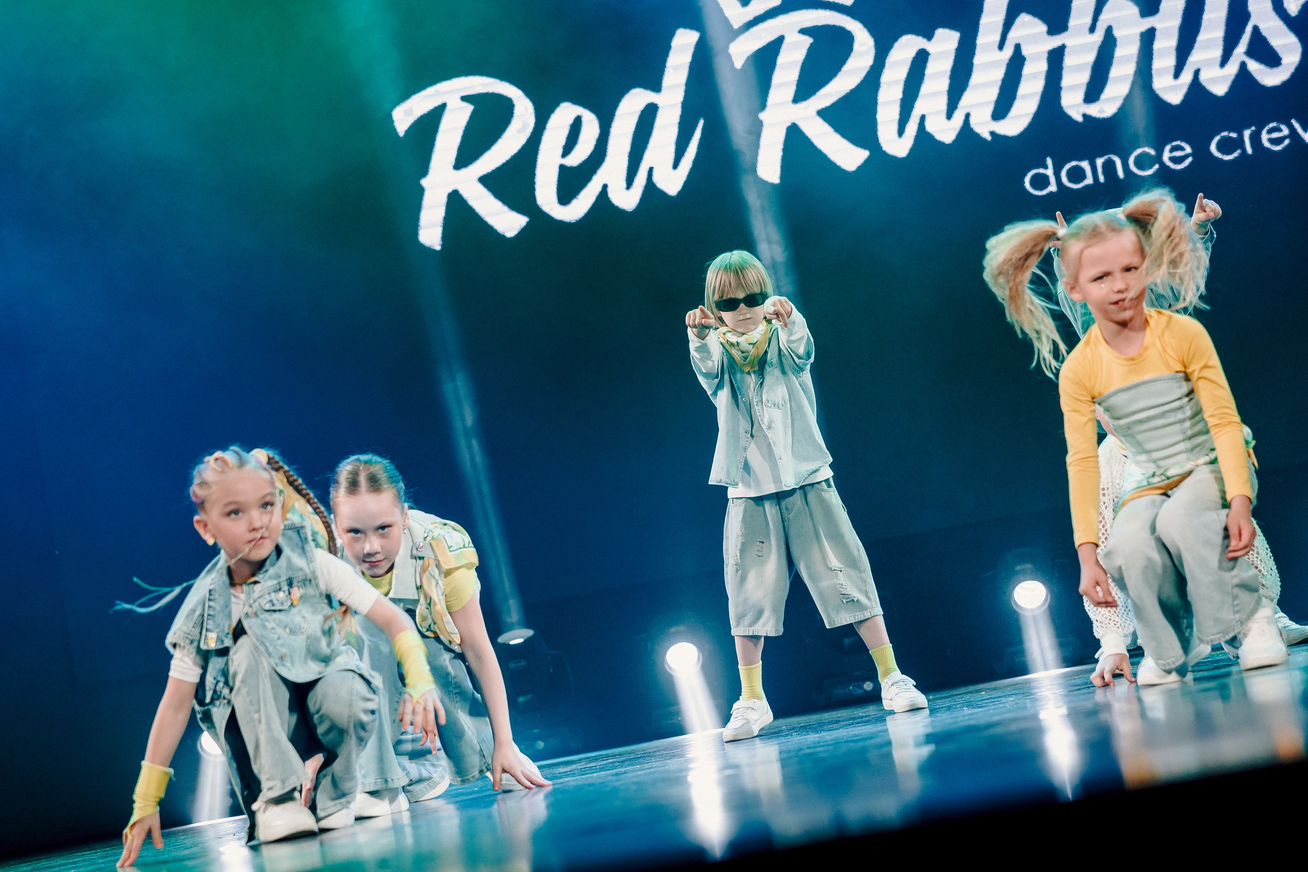 Отчётный концерт танцевальной школы «Red Rabbits» 2025. Лёшка Варзегов — фотограф