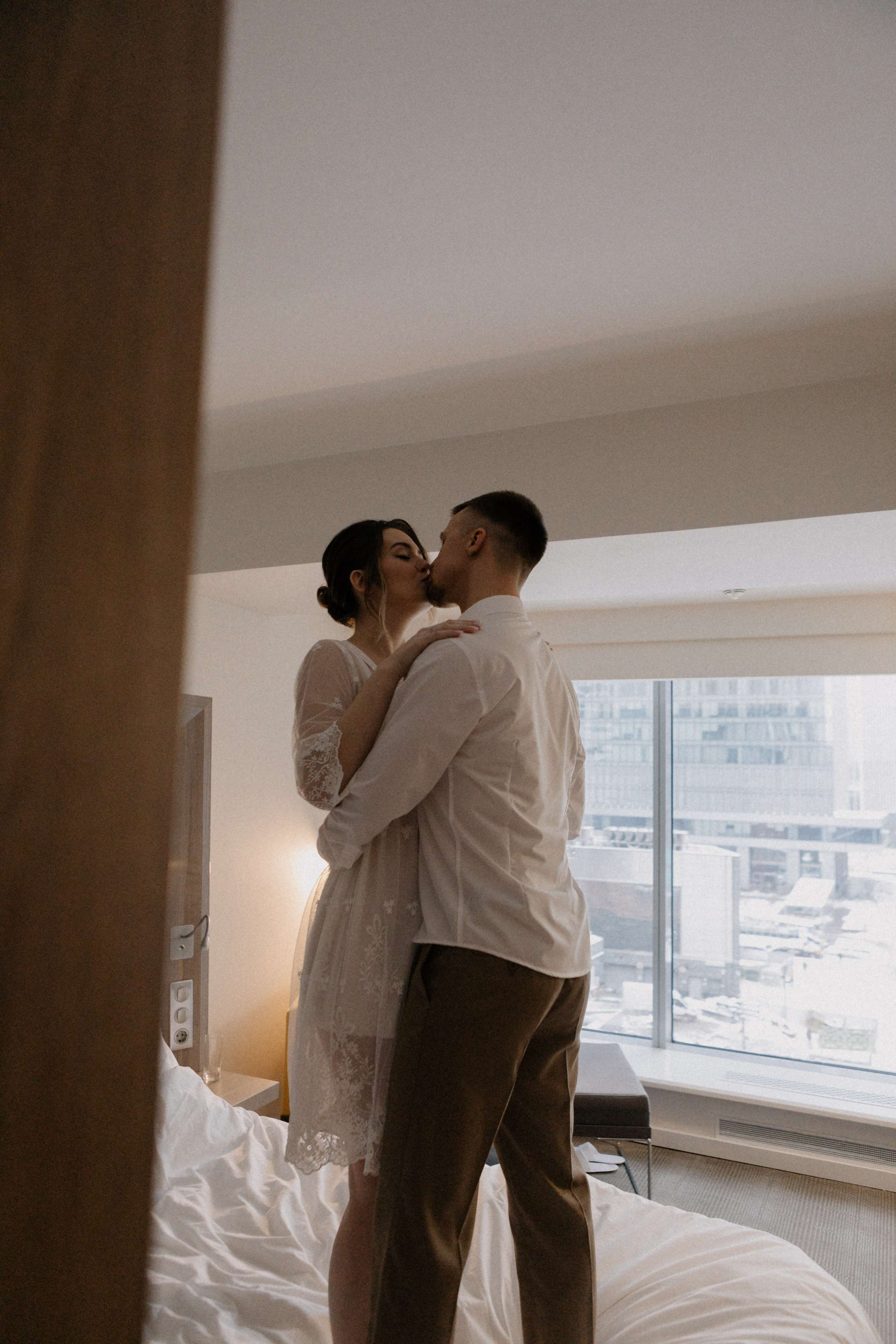 Ксюша и Илья. Утро в отеле роспись в Birds. Свадебный и портретный фотограф в Москве Анастасия Масюк