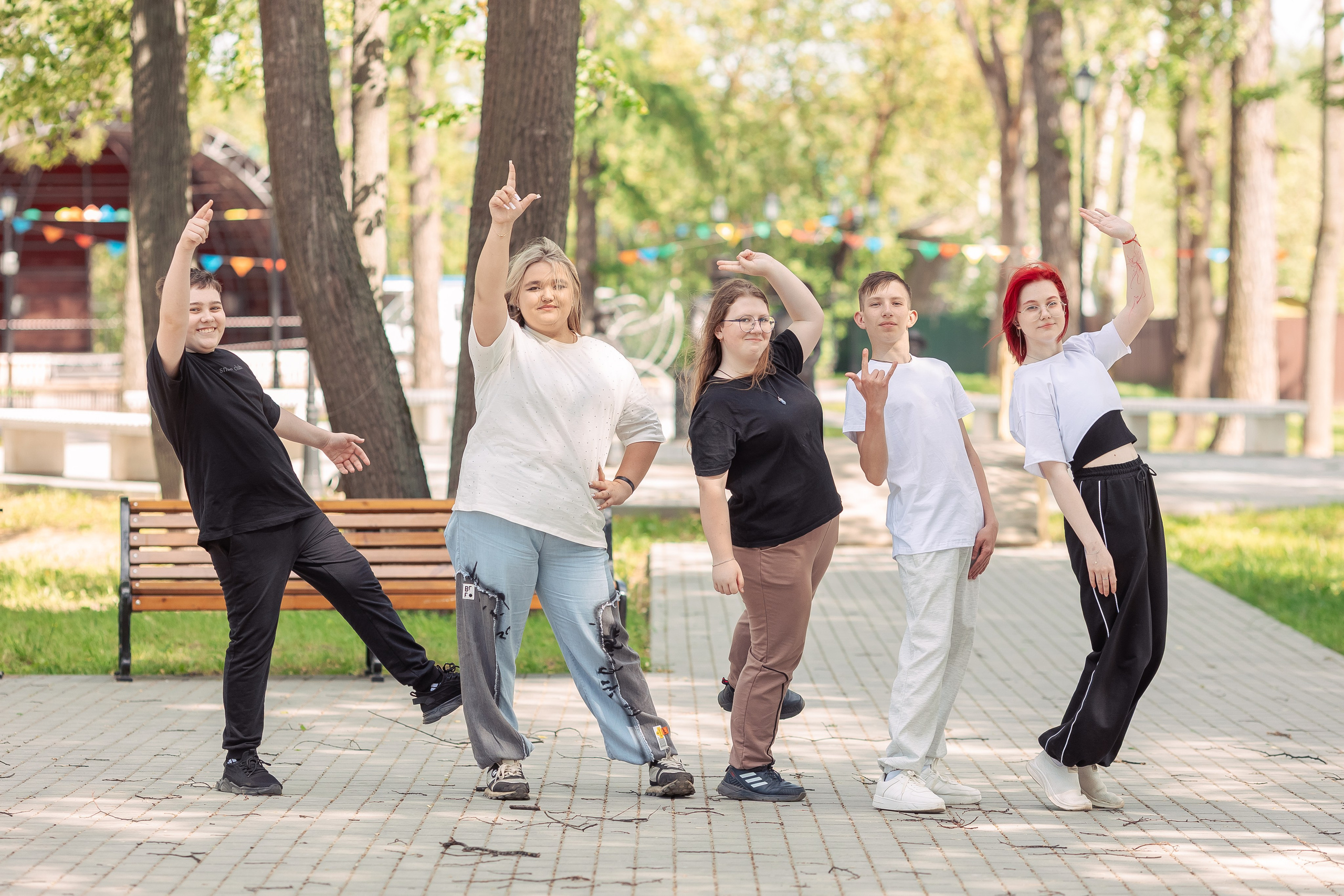 Позирование группы. Выпускные альбомы для детского сада и школы