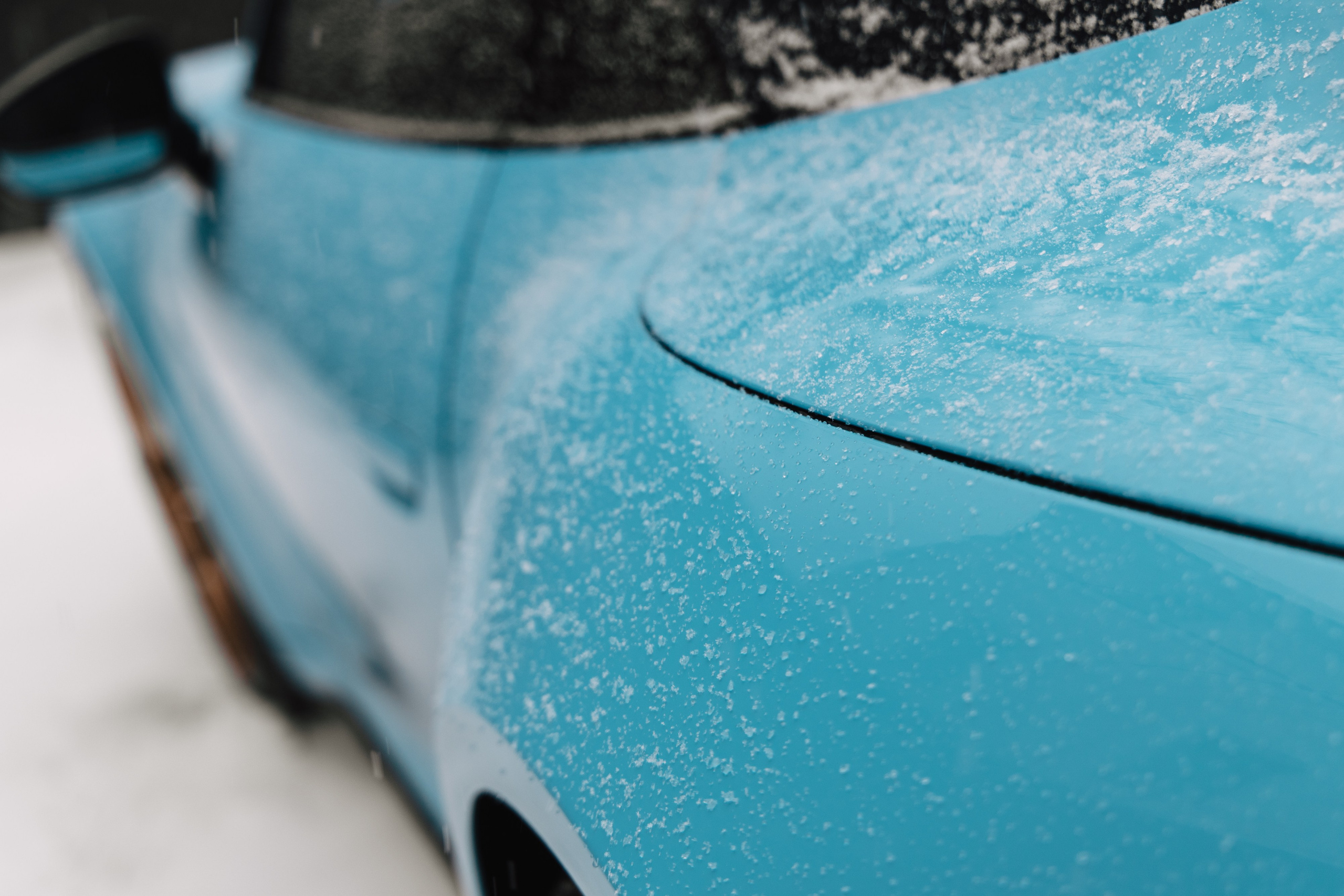 Porsche 911 оклейка в голубой полиуритан с проемами. DeLorein