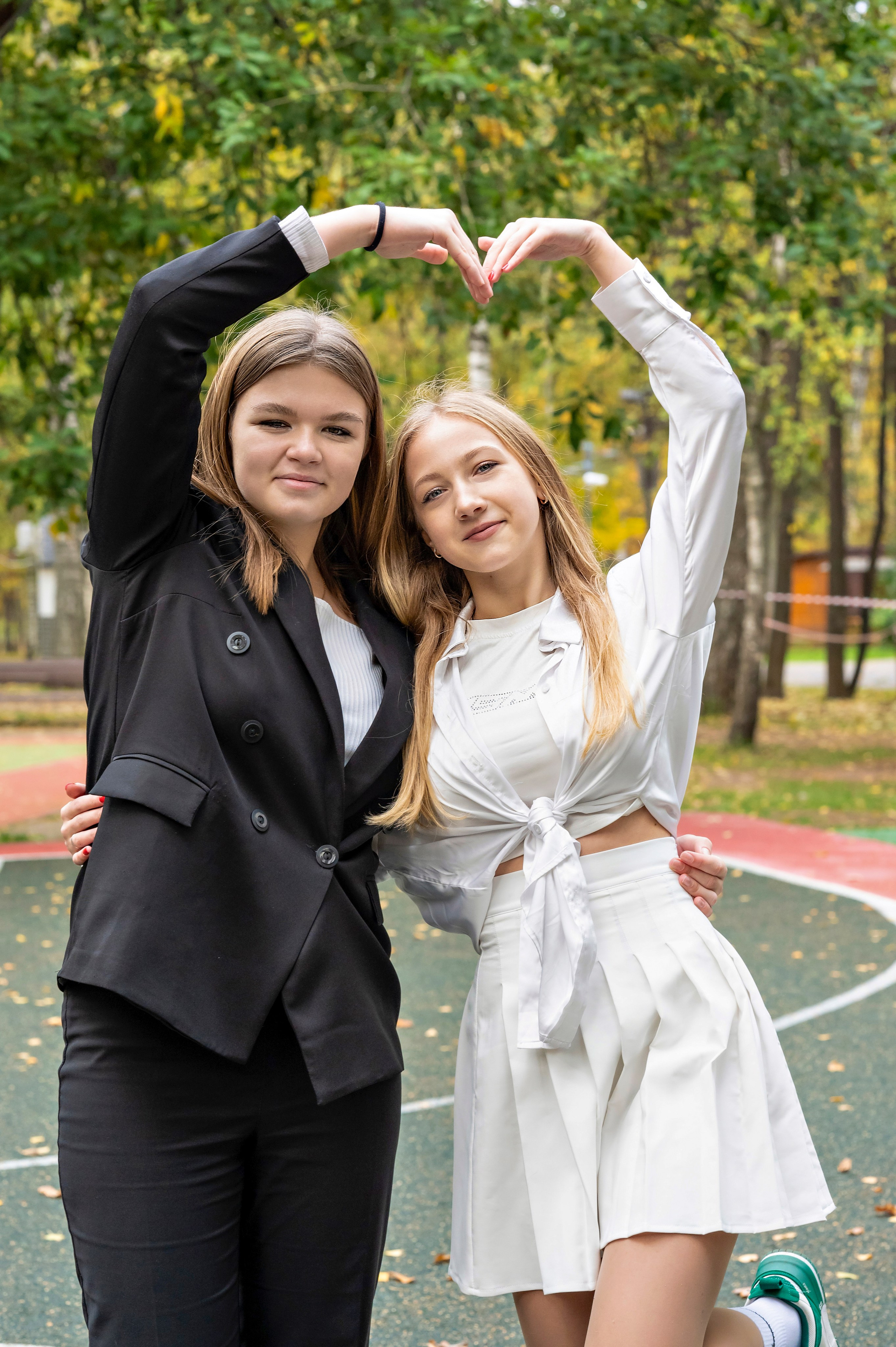 Осенняя фотосессия в парке 9-А класс Школа 953. Детский и семейный фотограф г. Москва Оксана Катаджи