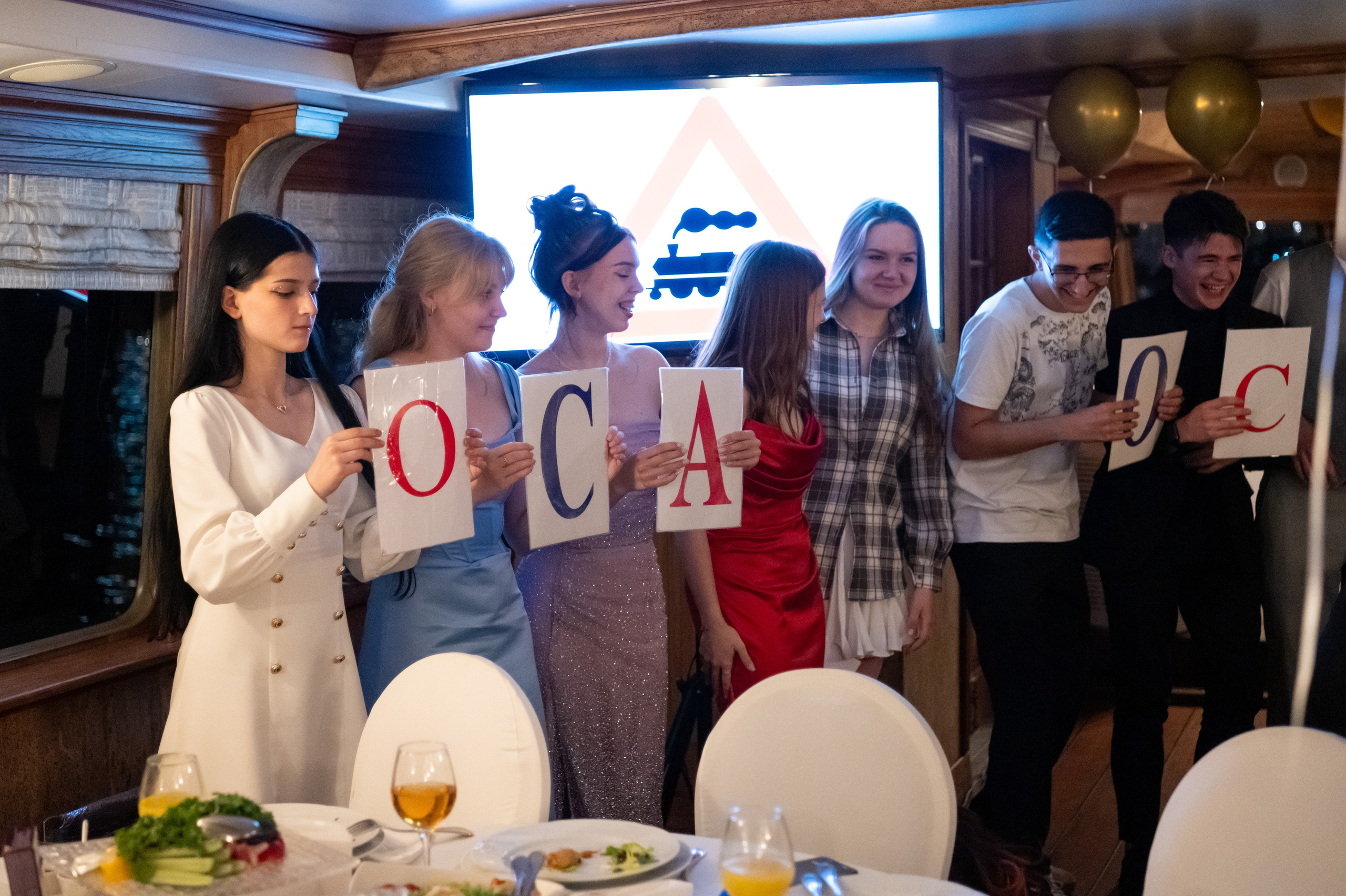 Выпускной вечер 11 класс на теплоходе. Детский и семейный фотограф г. Москва Оксана Катаджи