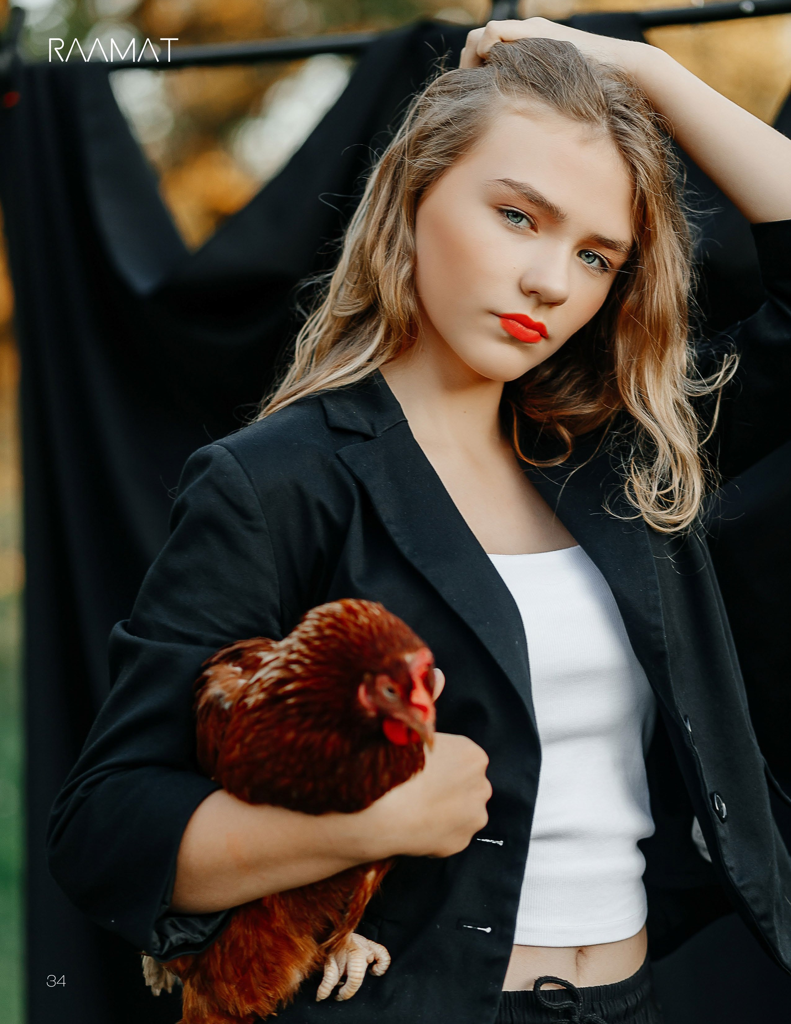 Подростковая фотосессия с  живой курочкой. Фотограф в Подольске — Мария Бучнева