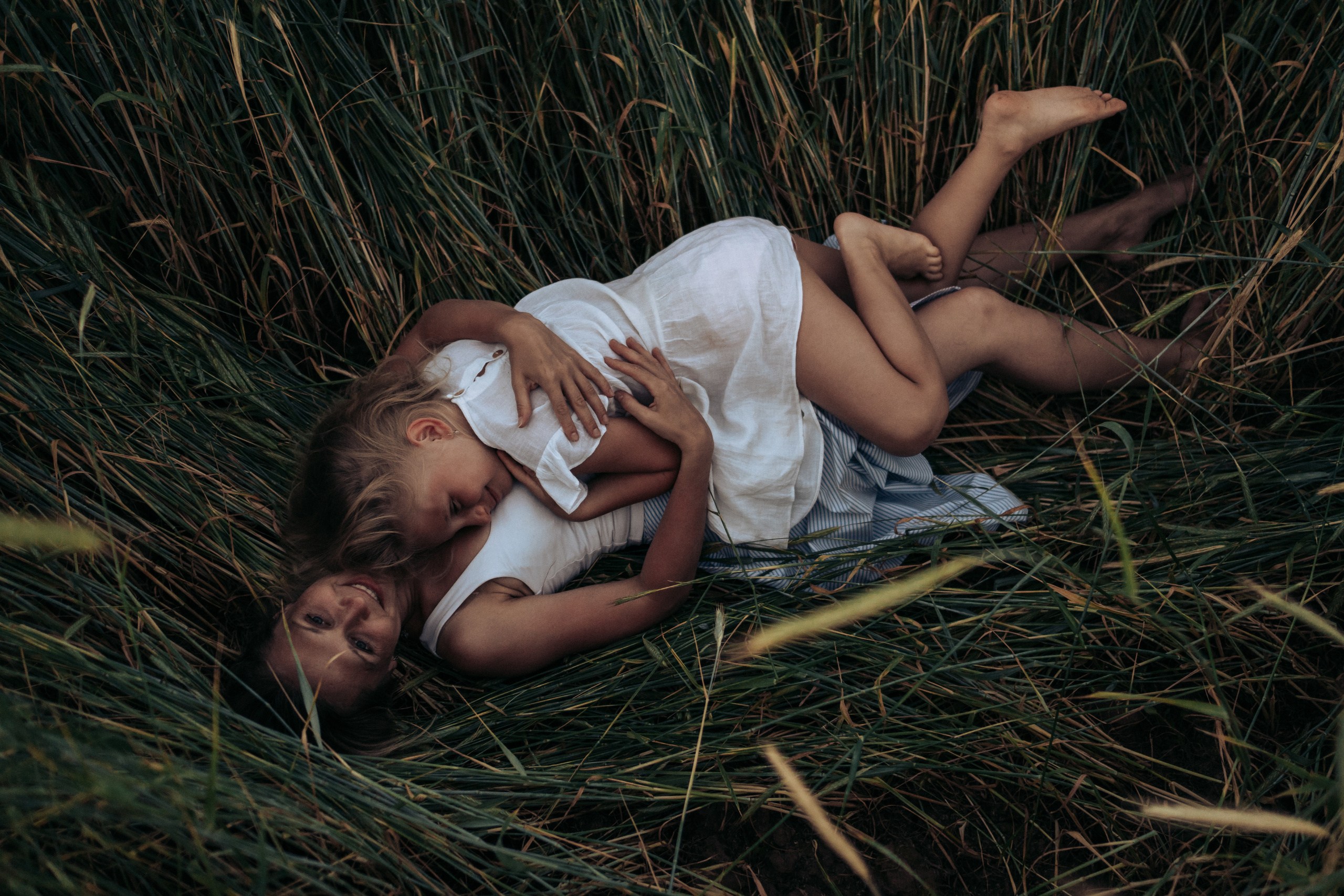 Фотосессия в поле на закате. Семейный и детский фотограф в Санкт-Петербурге Наталья Григорьева