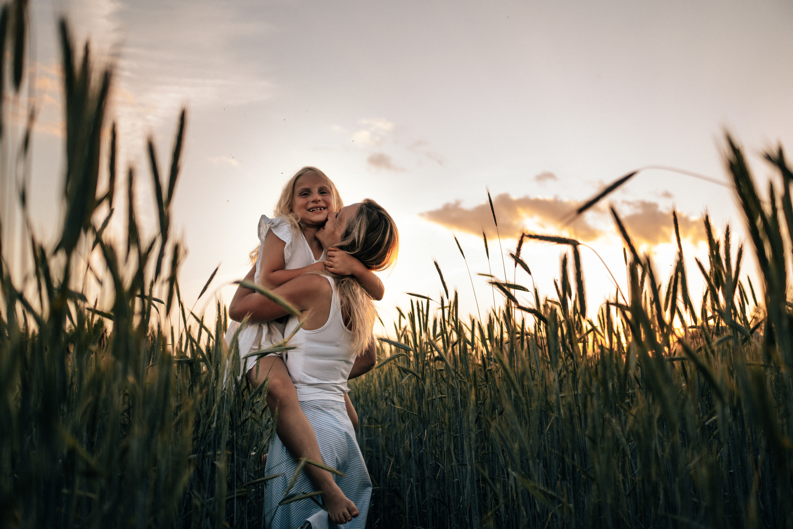 Фотосессия в поле на закате. Семейный и детский фотограф в Санкт-Петербурге Наталья Григорьева