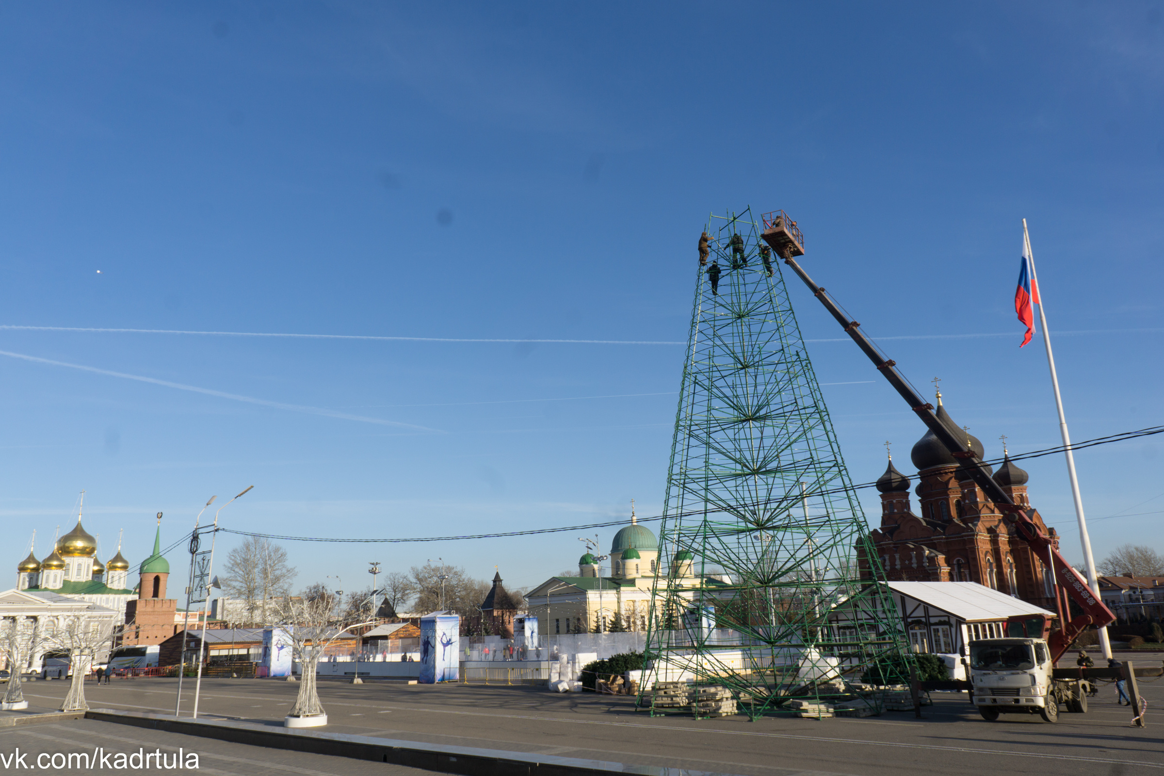 Установка Новогодней Ёлочки в Туле. Фотограф в Туле Крупский АнДРей. Фотостудия «КАДР71» в Туле