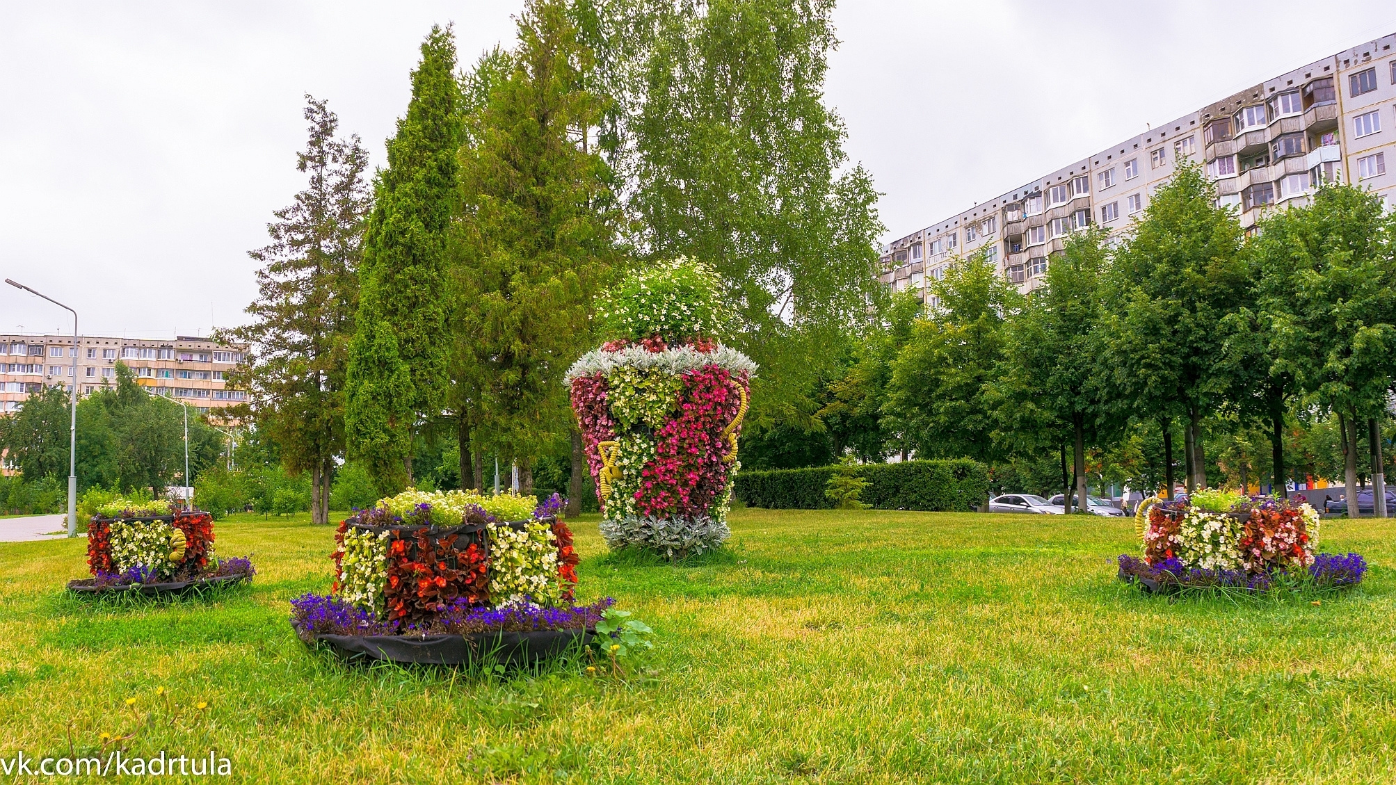 Тульское чаепитие, сквер возле Церкви Сергия Радонежского у Московской заставы. Фотограф в Туле Крупский АнДРей. Фотостудия «КАДР71» в Туле