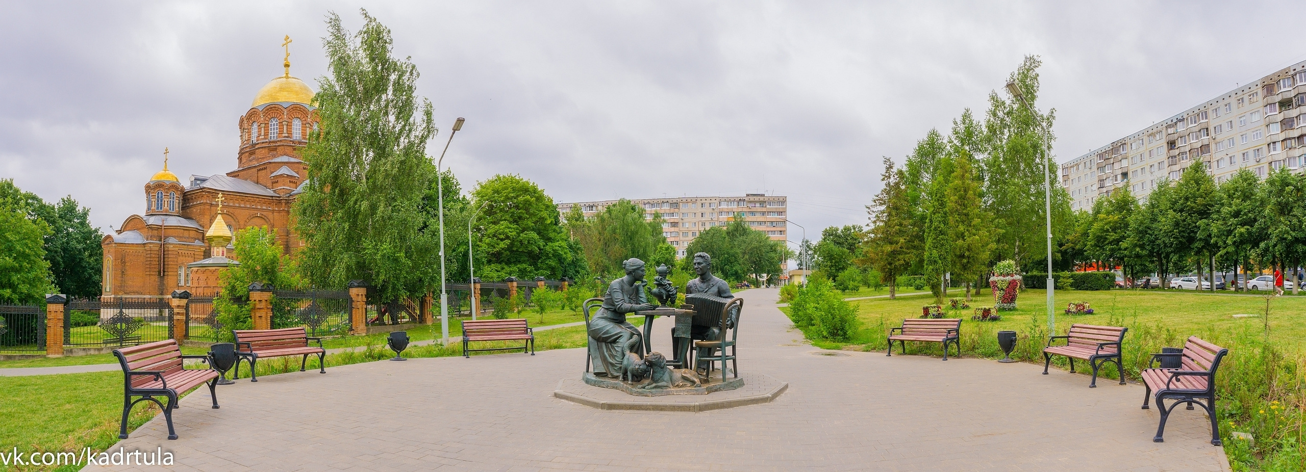 Тульское чаепитие, сквер возле Церкви Сергия Радонежского у Московской заставы. Фотограф в Туле Крупский АнДРей. Фотостудия «КАДР71» в Туле
