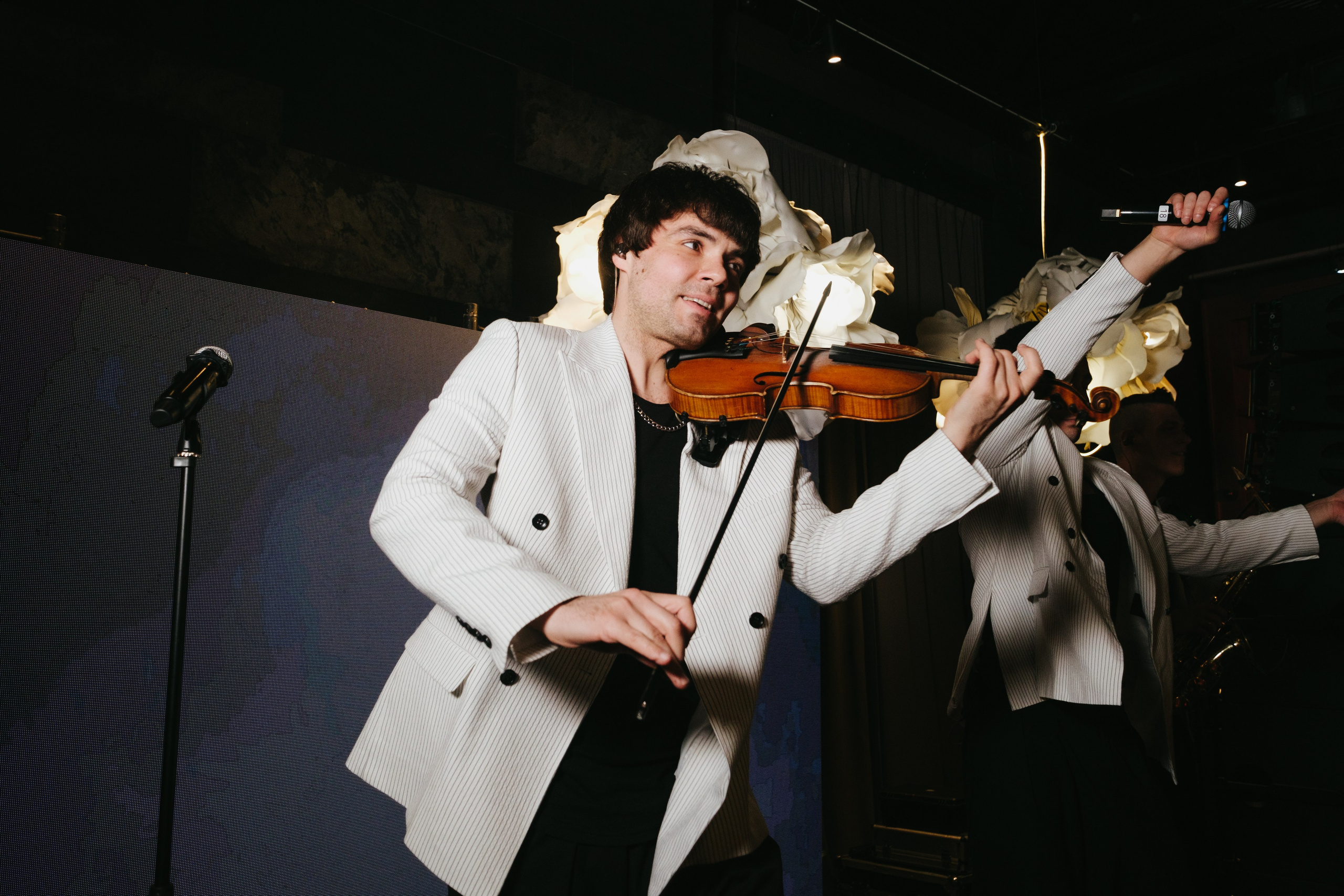 Корпоратив в Сириусу (Адлер) 10 лет компании. Свадебный фотограф Денис Ожигин в Краснодаре и крае. Эмоциональная и стильная съемка вашего дня