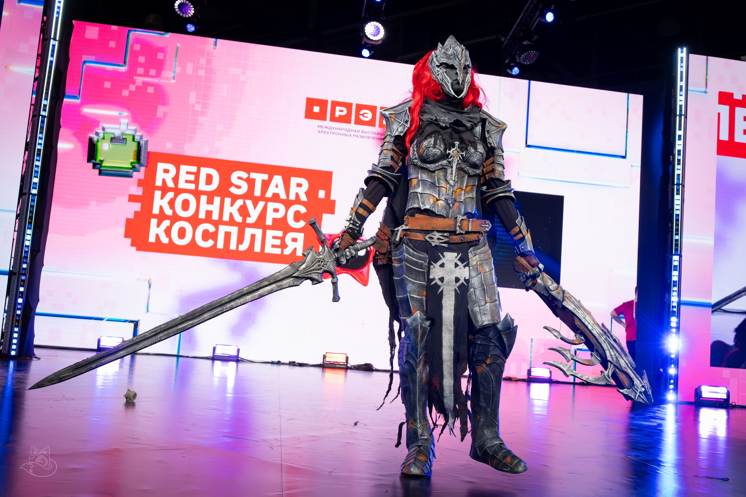 Сцена РЭД ЭКСПО 2024. Косплей фотограф