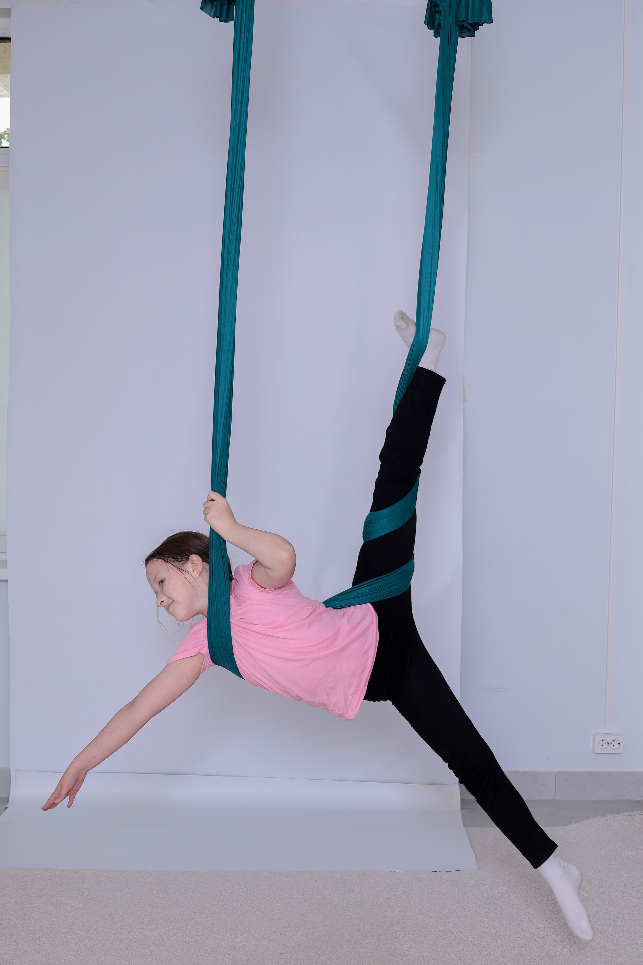 Детская аэройога. Фотограф Надршина Лилия