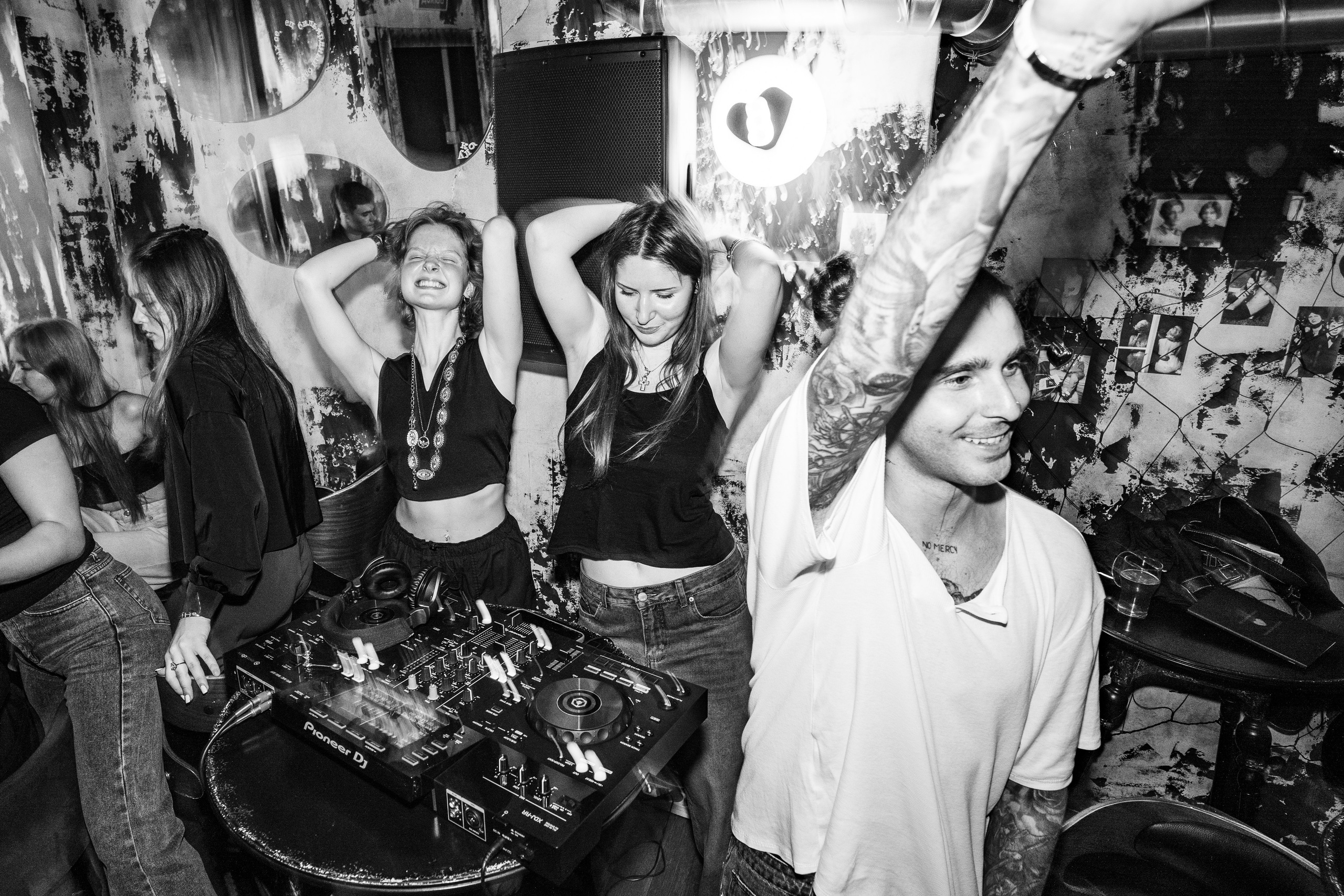 Бар разбитых сердец. DJ Guitacidelli. Концертный и репортажный фотограф в Санкт-Петербурге Слава Пахомов