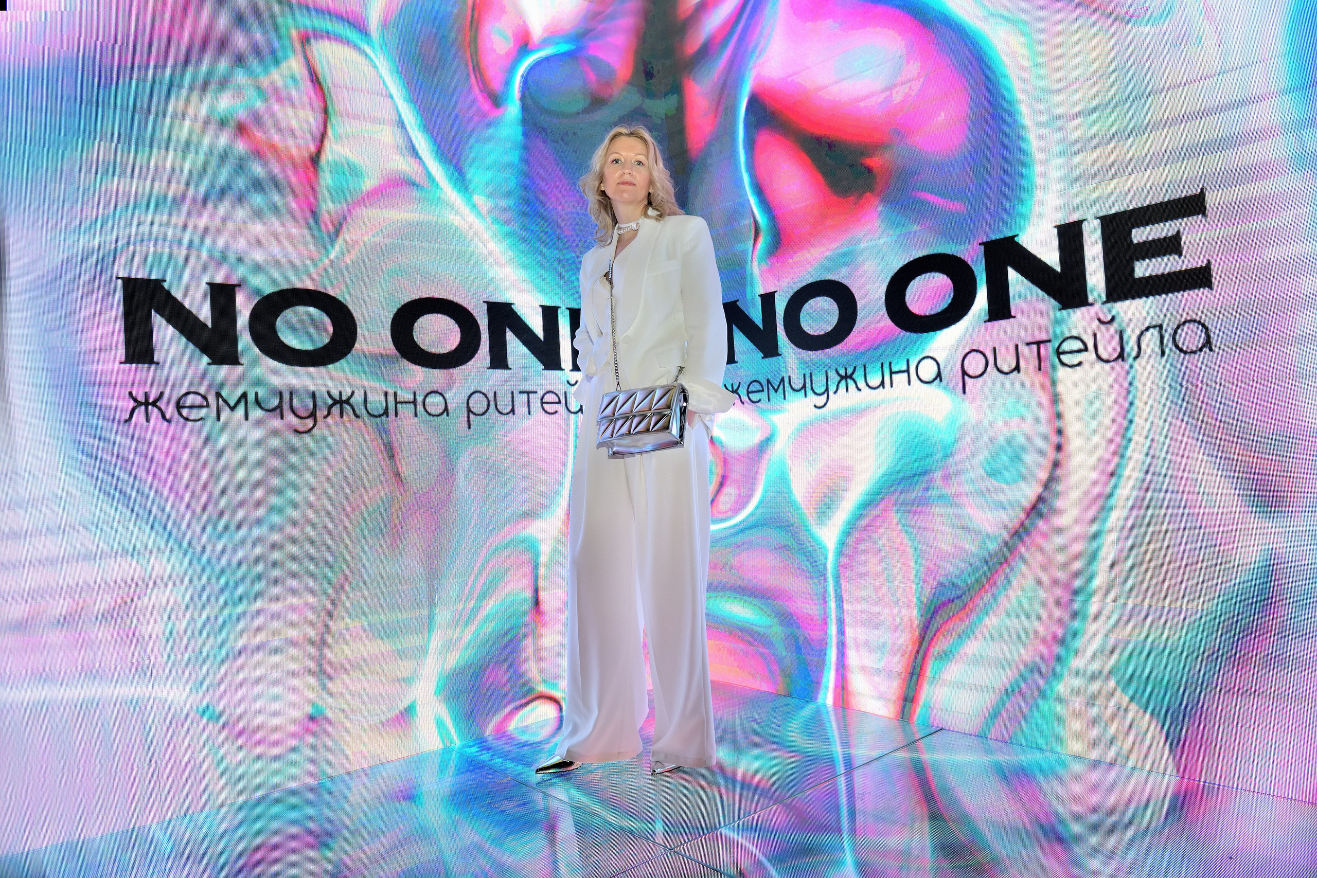 "Presswall в стиле неон".