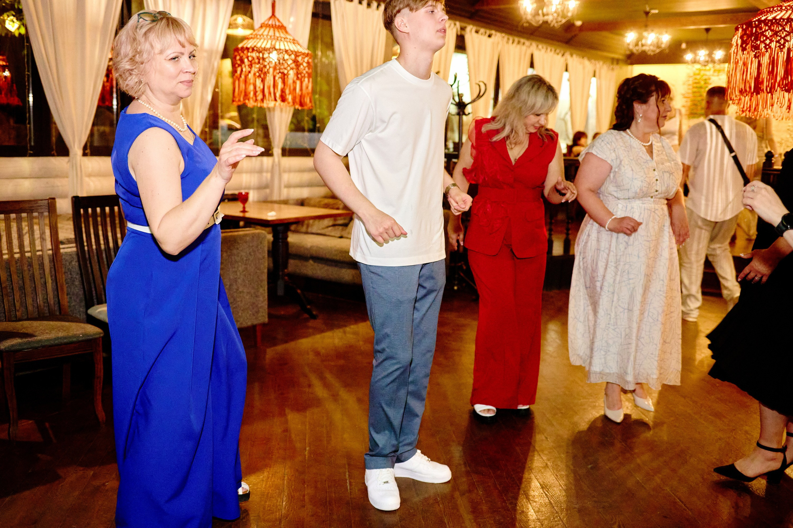 Выпускной 35 Сош. Фотограф Выпускные альбомы Таганрог Сергей Коробченко