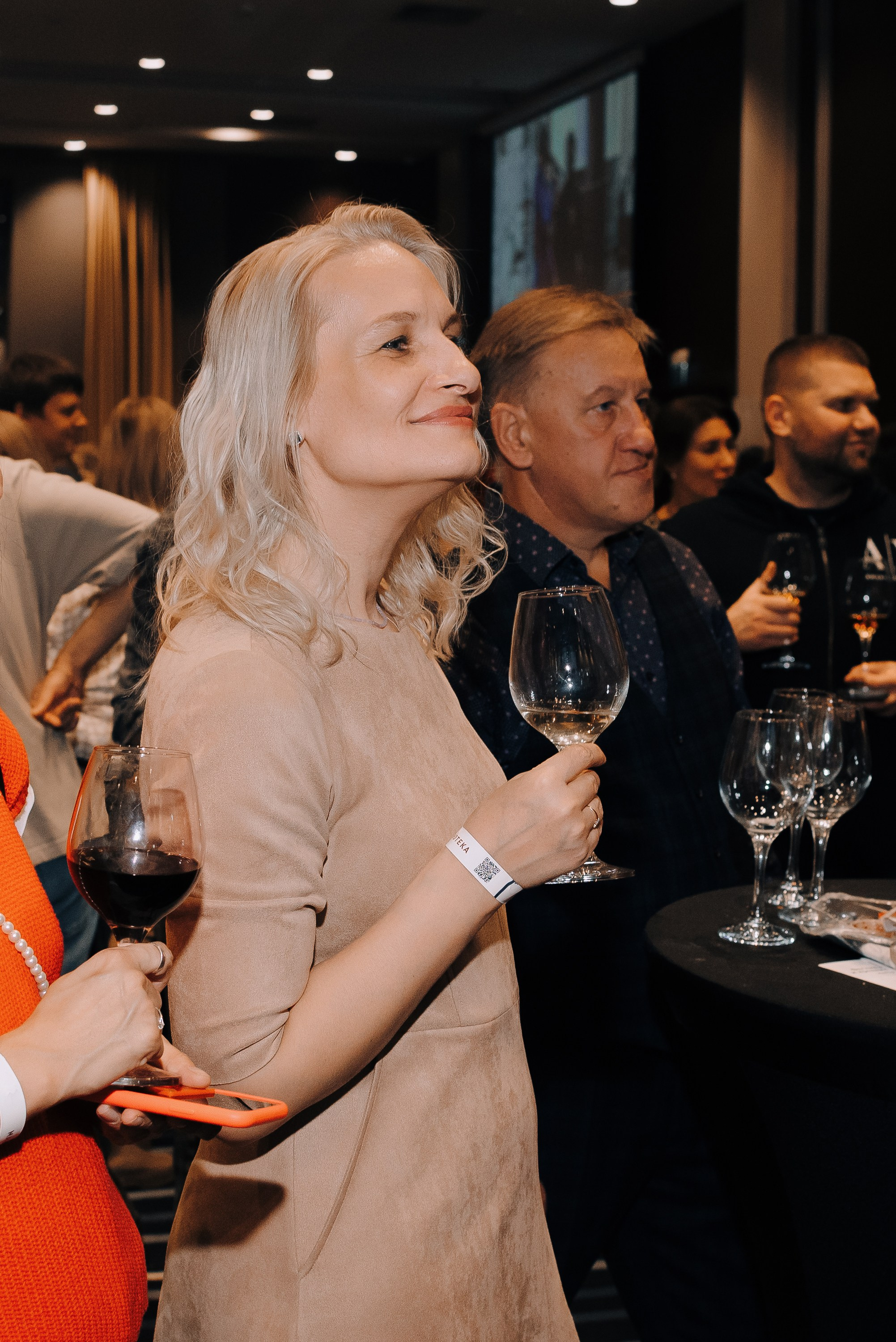 ФЕСТИВАЛЬ ВИНА И КРЕПКИХ НАПИТКОВ МАВТ-ВИНОТЕКА. Репортажный фотограф Зуев Роман г. Челябинск