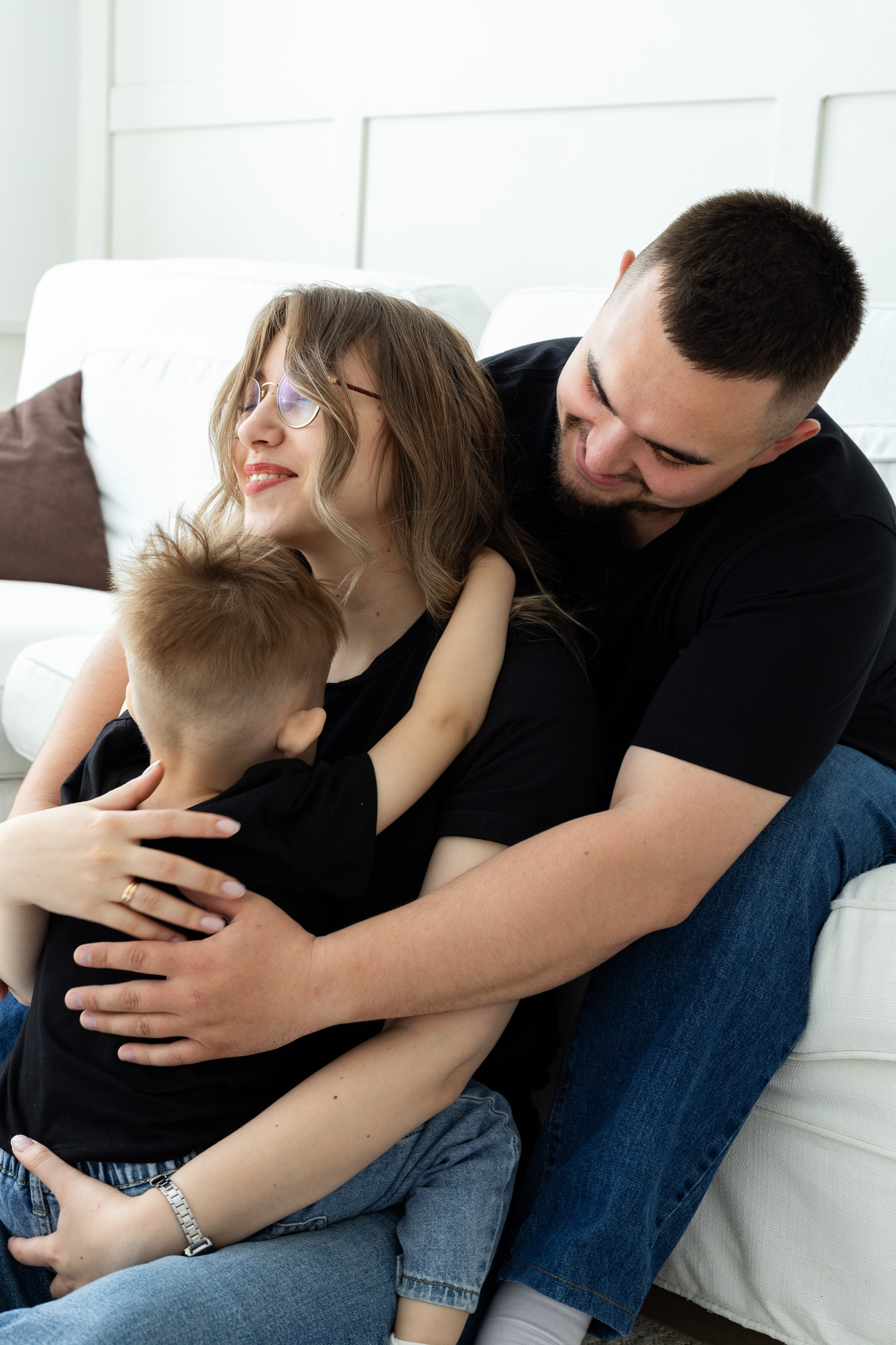 Семейная фотосессия в студии (Михаил, Крестина и Макар). Женский фотограф в Орске Новотроицке Динара Долганова