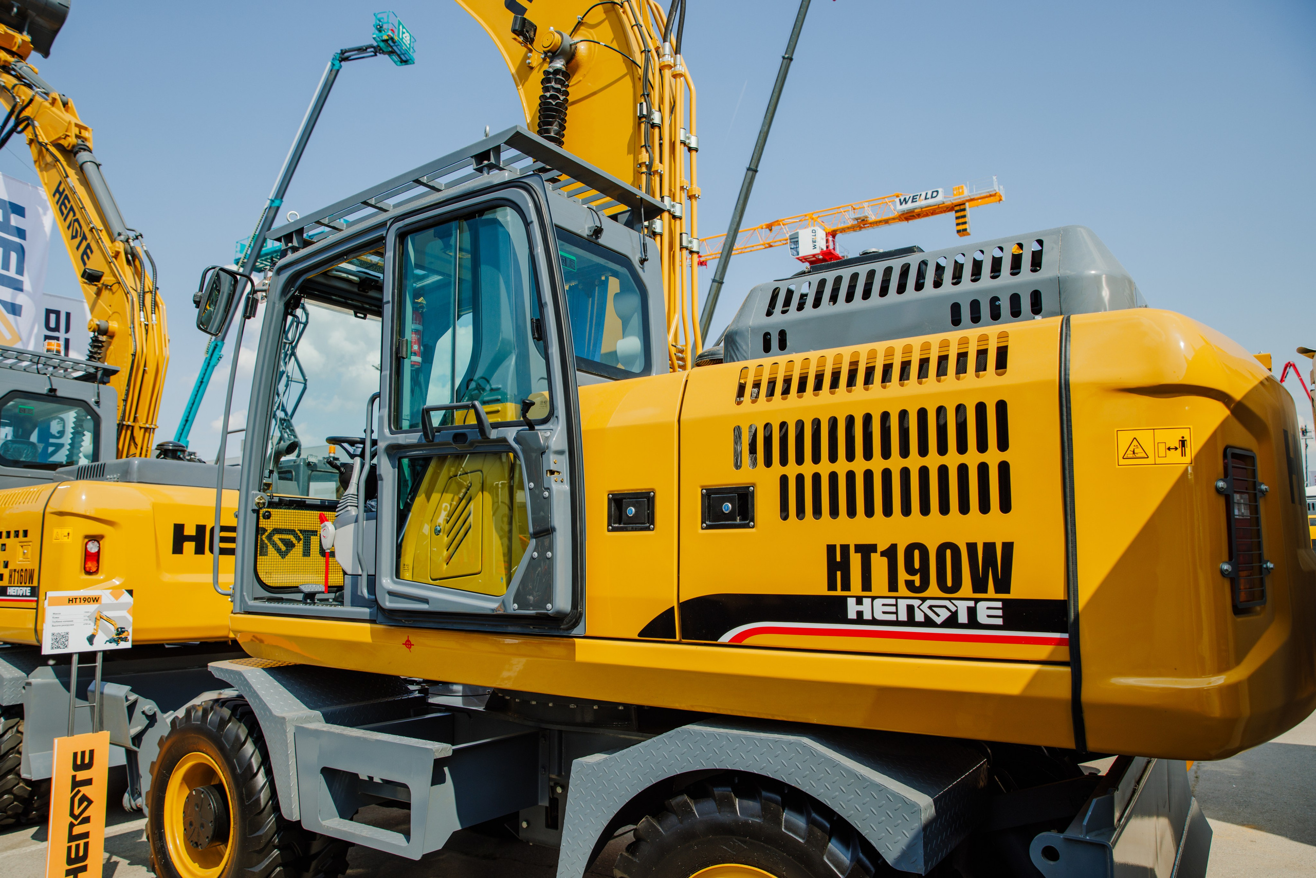 Выставка Спец. Техники. Фотограф Москва Шептаев Артём