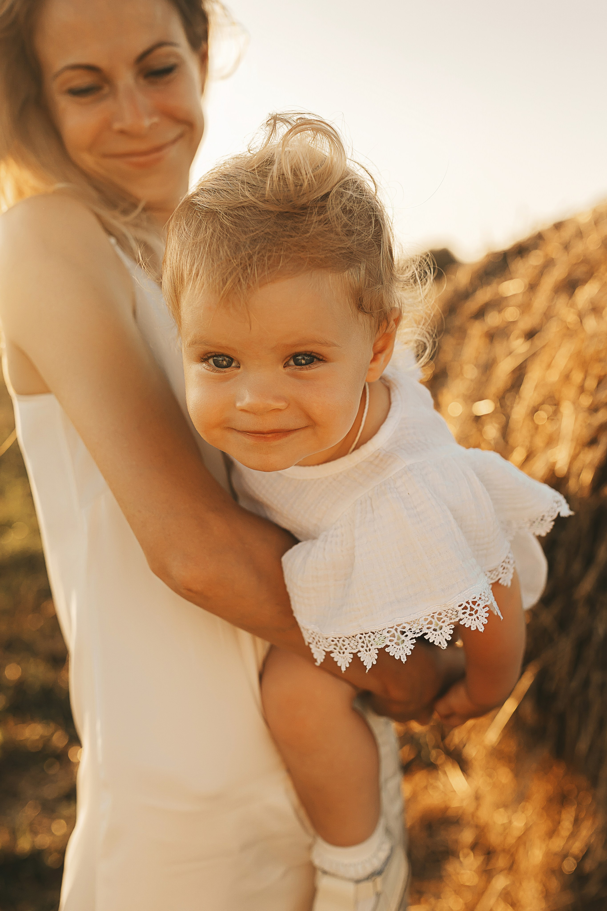 Фотосессия в поле со стогами. Семейный и женский фотограф в Москве Надежда Воробьева