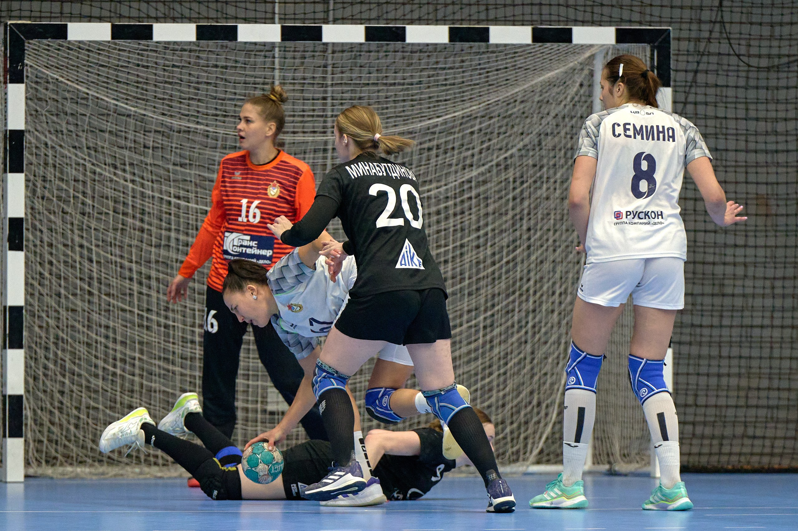 Гандбол. OLIMPBET Суперлига. «Университет» — «ЦСКА». Спортивный репортажный фотограф в Ижевске Сергей Мерзляков