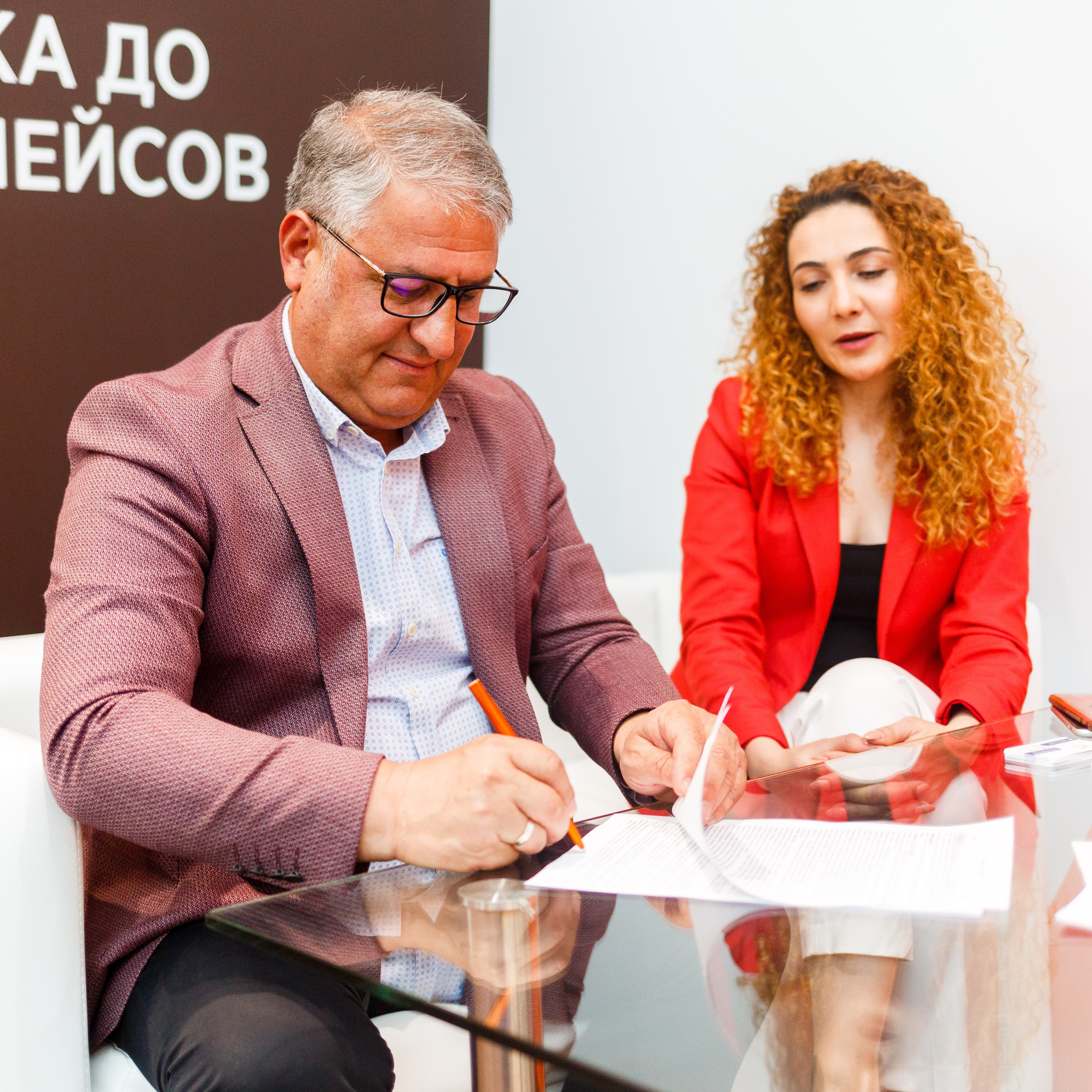 Обзор работы стенда Курьер-сервис. Репортажный фотограф Борис Геер