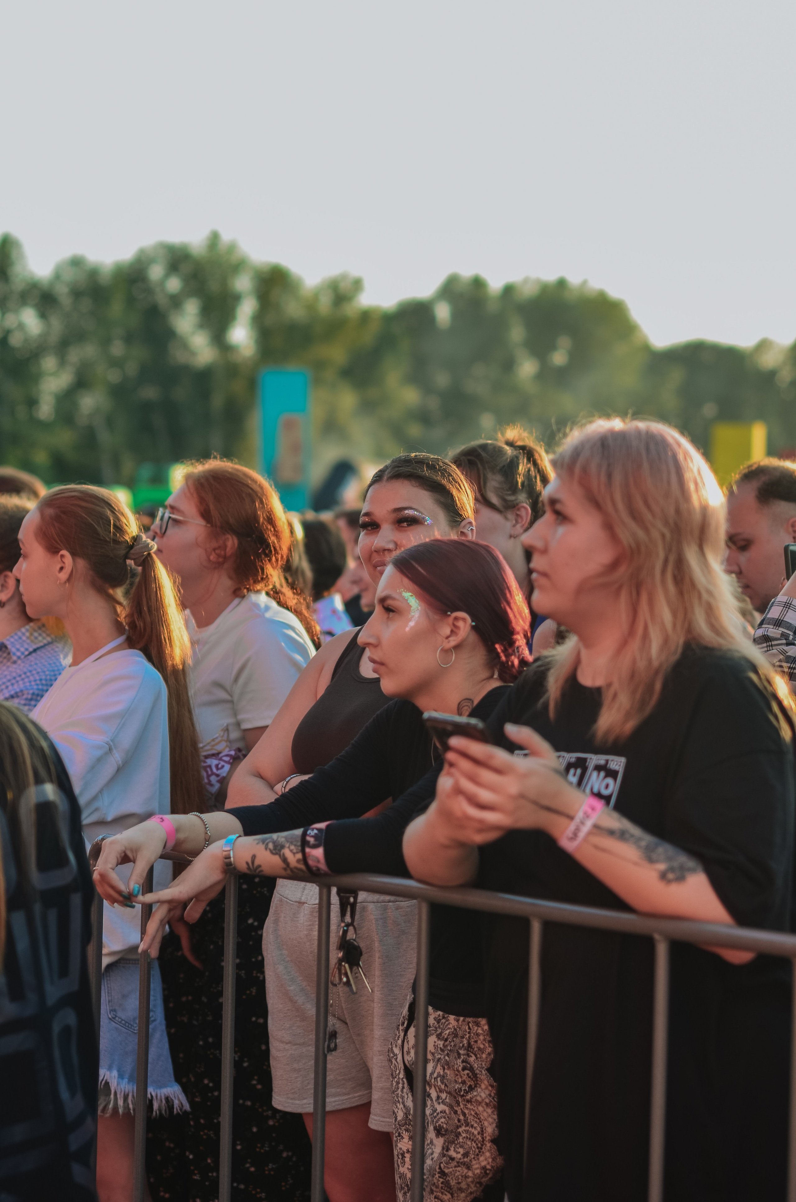 Фестиваль «Грань» 2025. Спортивная площадка. Денисова Аля — фотограф для парных съемок и индивидуальных историй в Барнауле