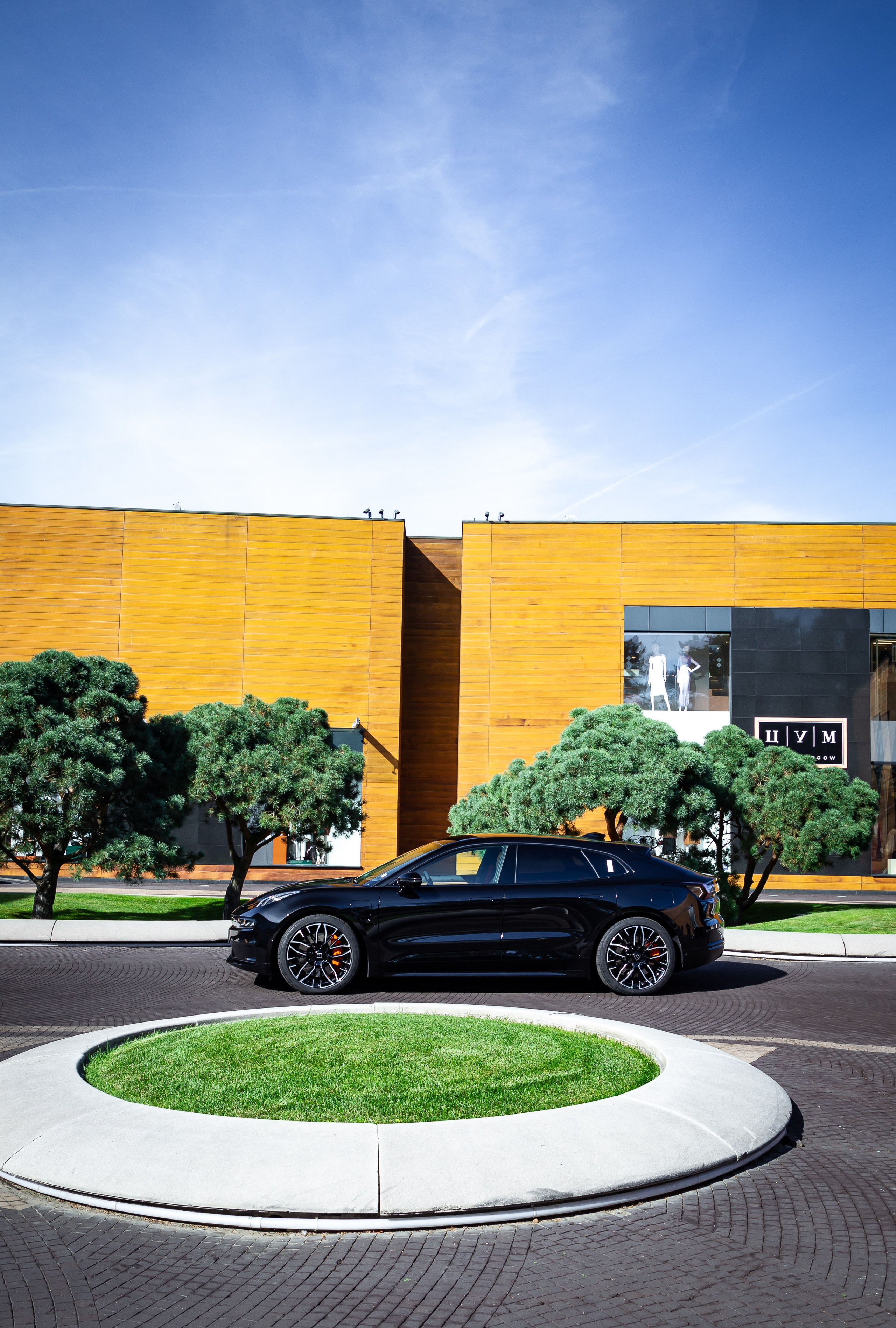 Профессиональная фотосъемка автомобилей в Москве и Московской области. Фотостудия в Москве LUXARTPHOTO