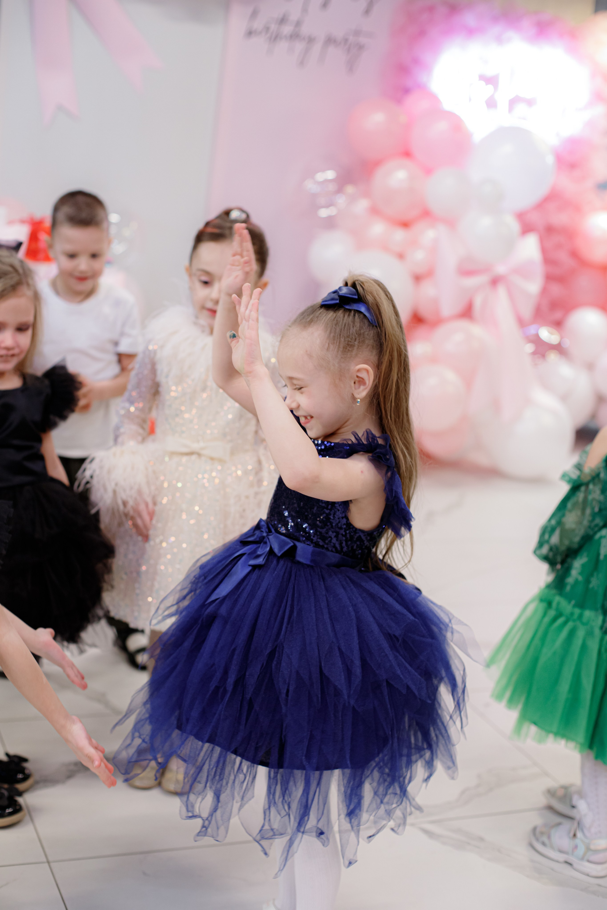 ASIA'S BIRTHDAY PARTY. Photokarish