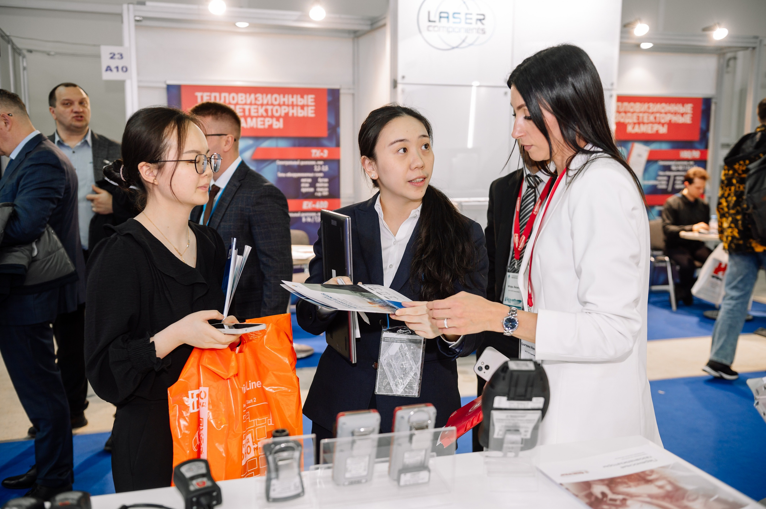 Аналитприбор на выставке Нефтегаз-24. Репортажный фотограф в Москве и по всему миру Степанова Юлия