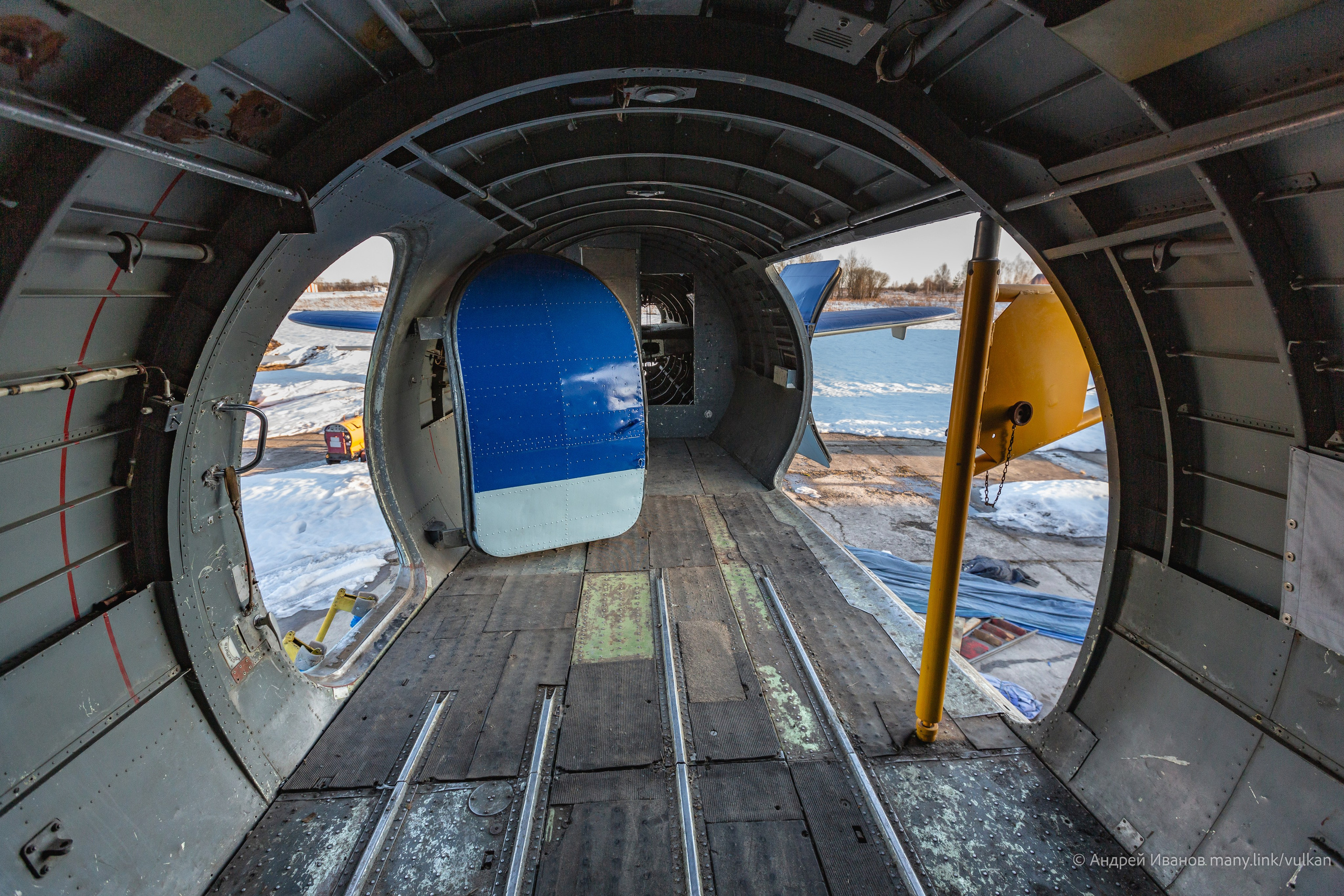 Ил-14Т «Голубая Мечта» (2026 г.). Фотоальбом показывающий увлекательный мир авиации и мир медведей Андрея Иванова