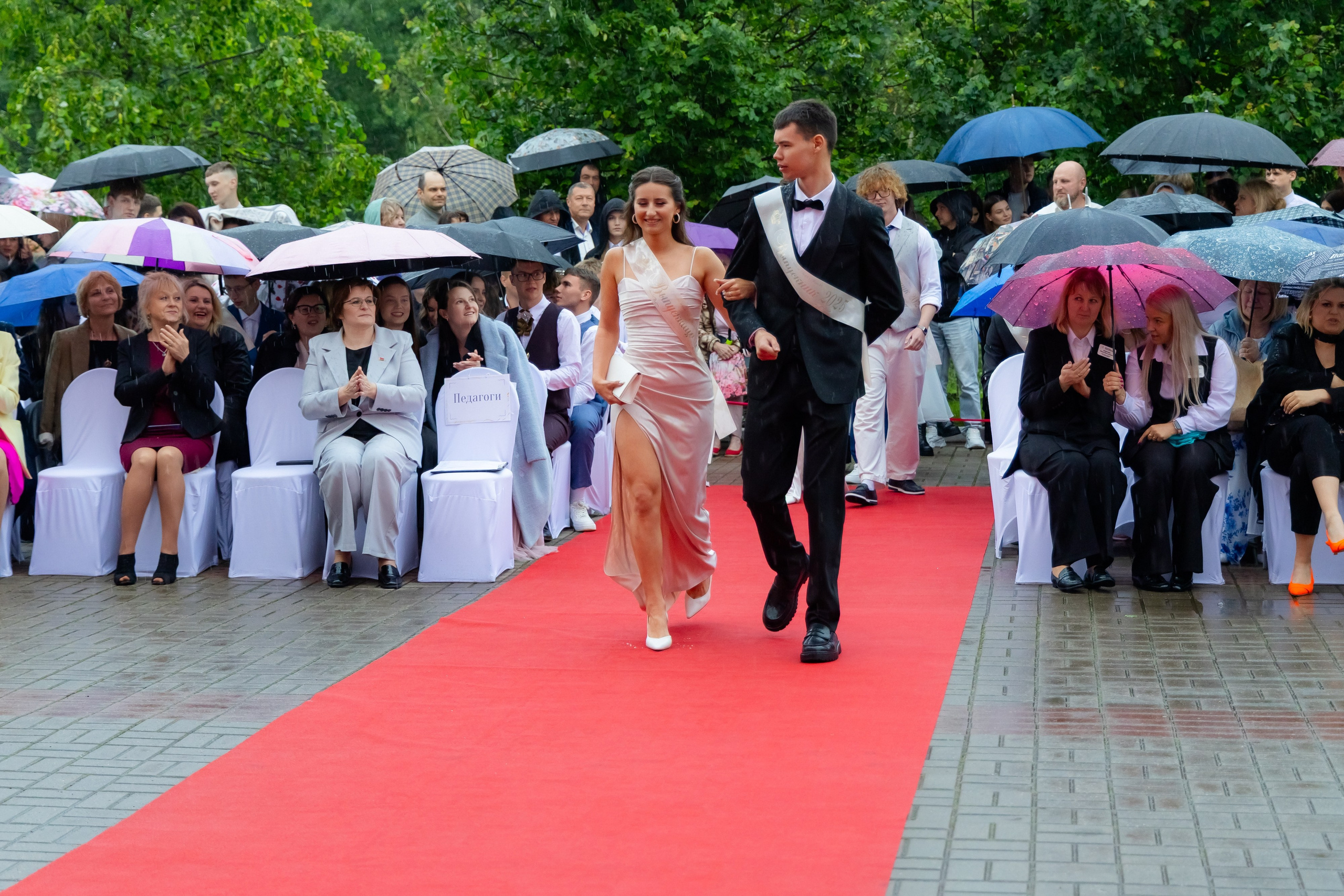 Школьный выпускной 2025 год в Минске, Беларуси. Свадебный фотограф в Минске/Беларуси Сергей Спиридонов