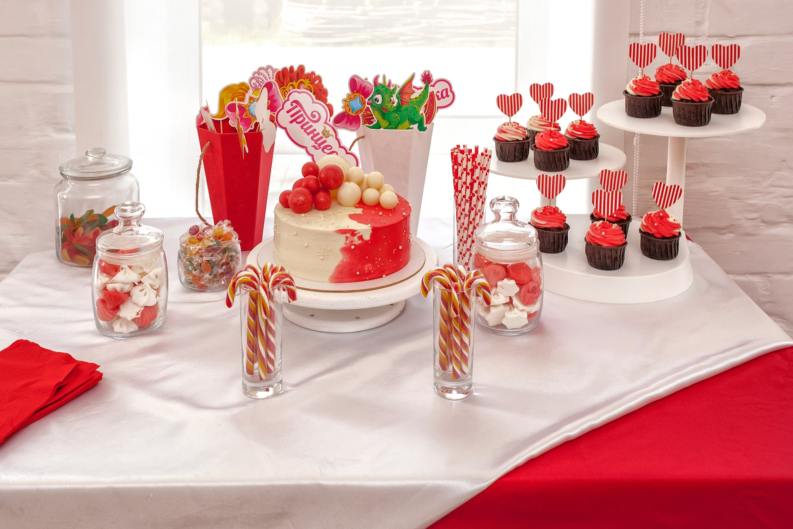 Сервировка праздничного стола на детское мероприятие