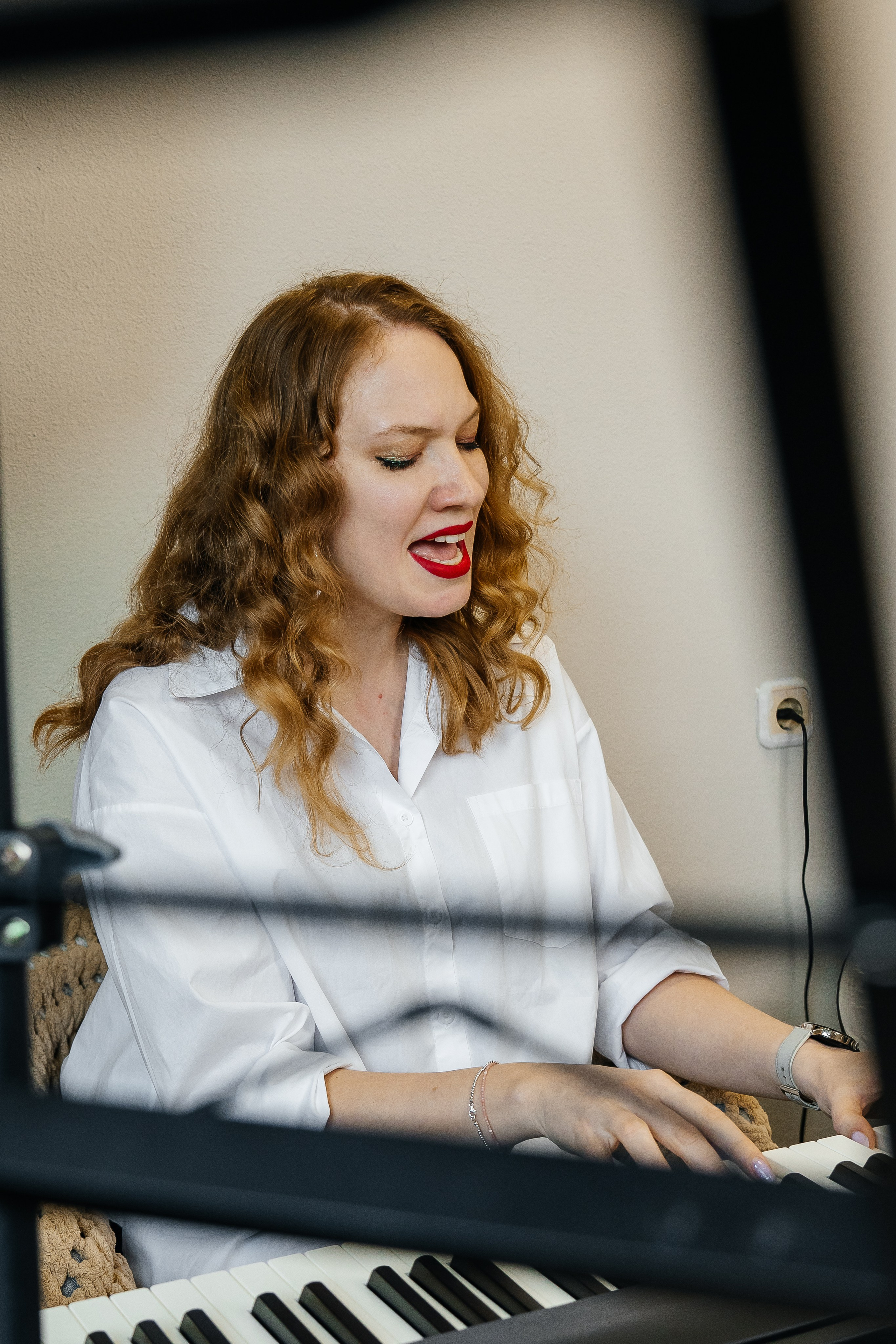 Конент фотографии для вокальной студии. Предметный фотограф в Горячем Ключе Вера Швец