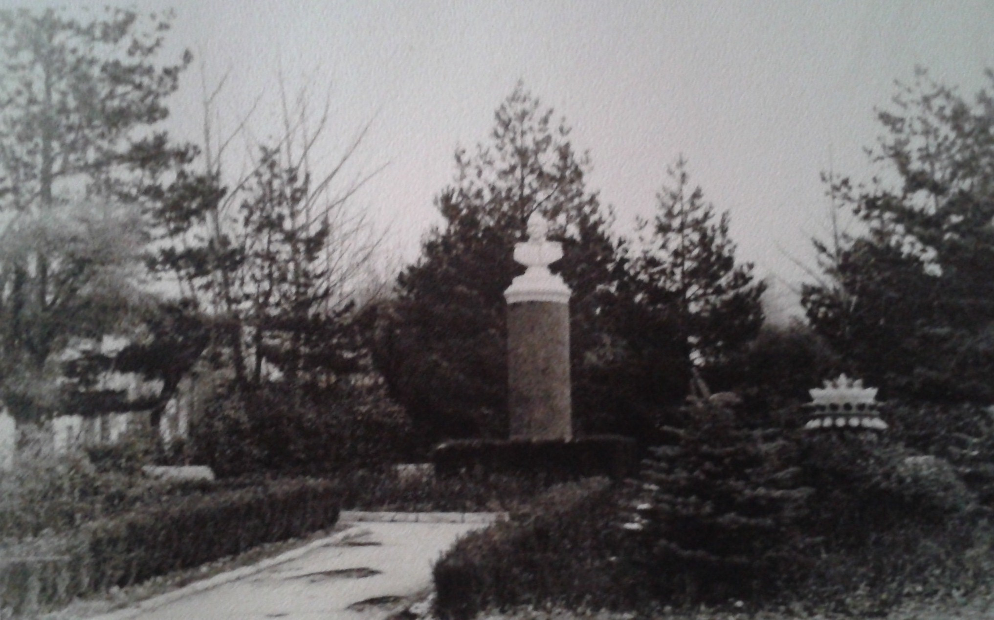 Лермонтовский сквер. Фотоальбом истории города Лермонтов