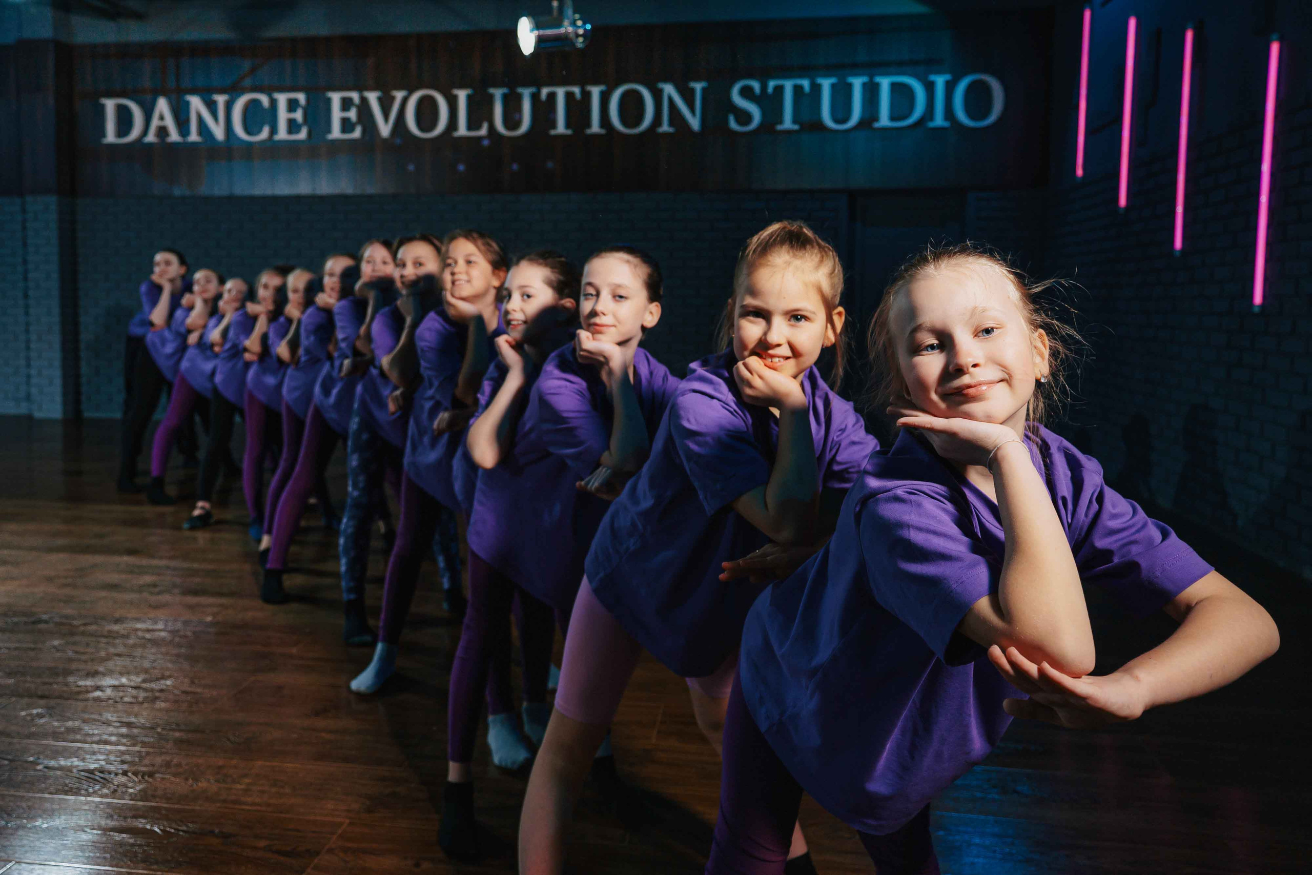 DANCE EVOLUTION STUDIO. Свадебный и семейный фотограф в Санкт-Петербурге Виктор Голубев