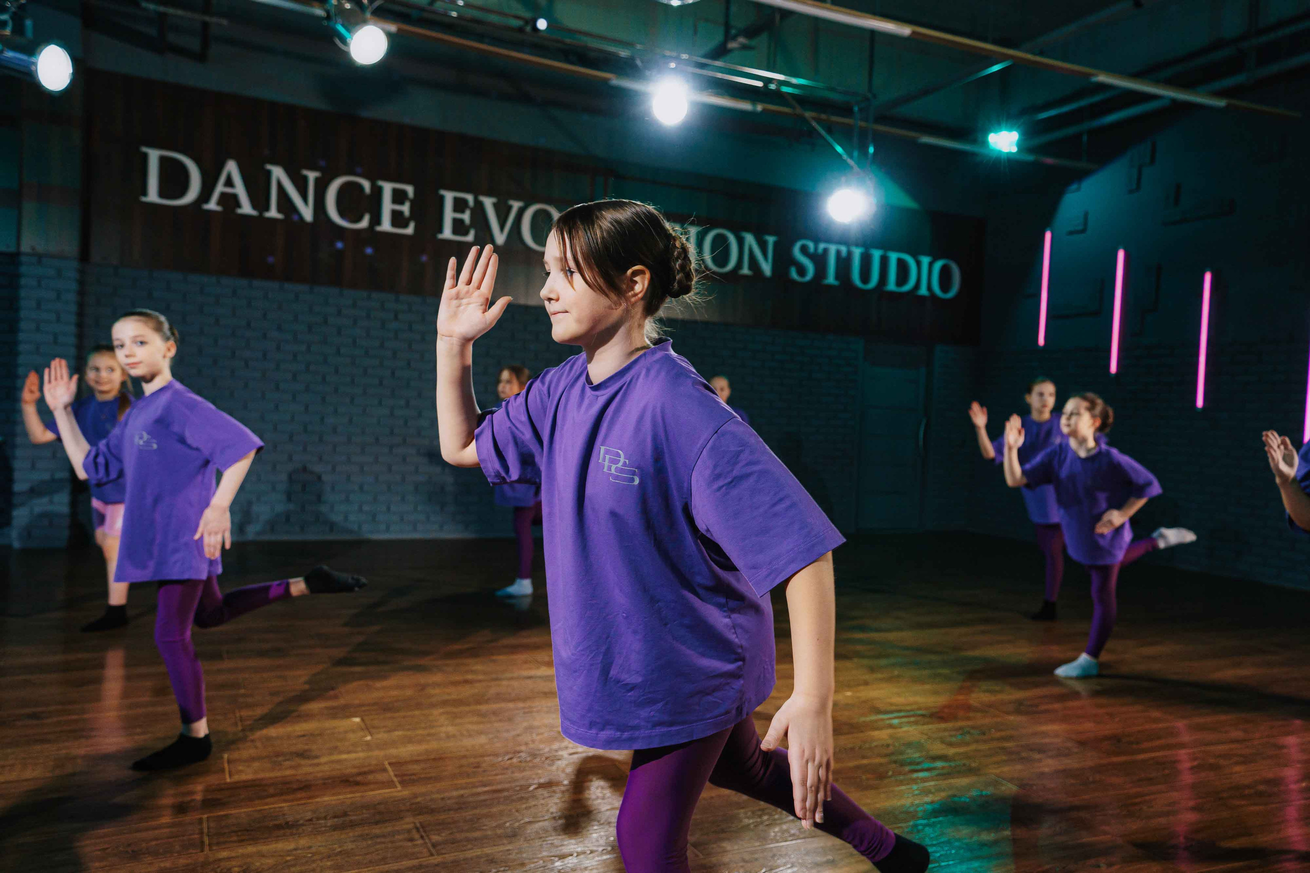 DANCE EVOLUTION STUDIO. Свадебный и семейный фотограф в Санкт-Петербурге Виктор Голубев