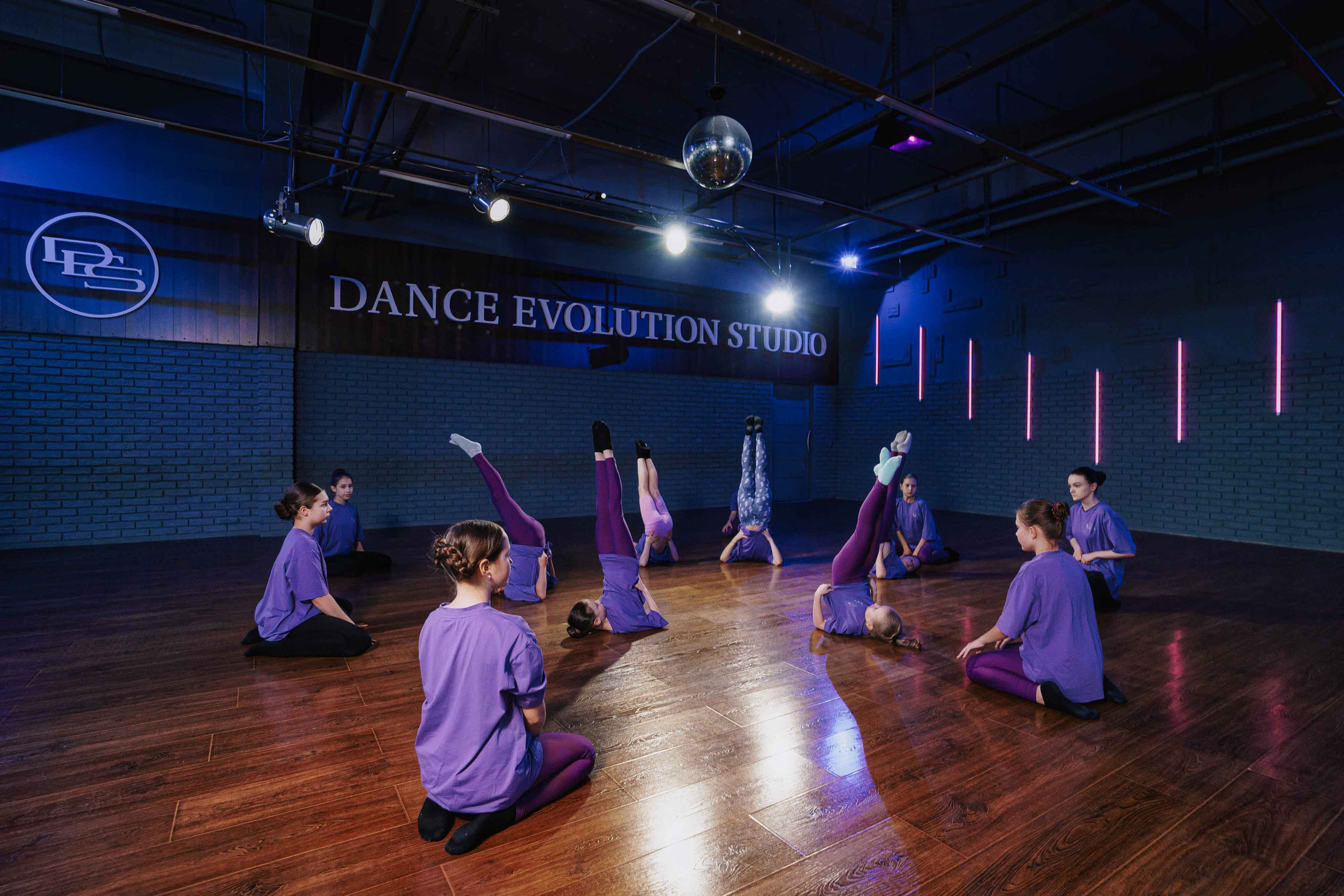 DANCE EVOLUTION STUDIO. Свадебный и семейный фотограф в Санкт-Петербурге Виктор Голубев