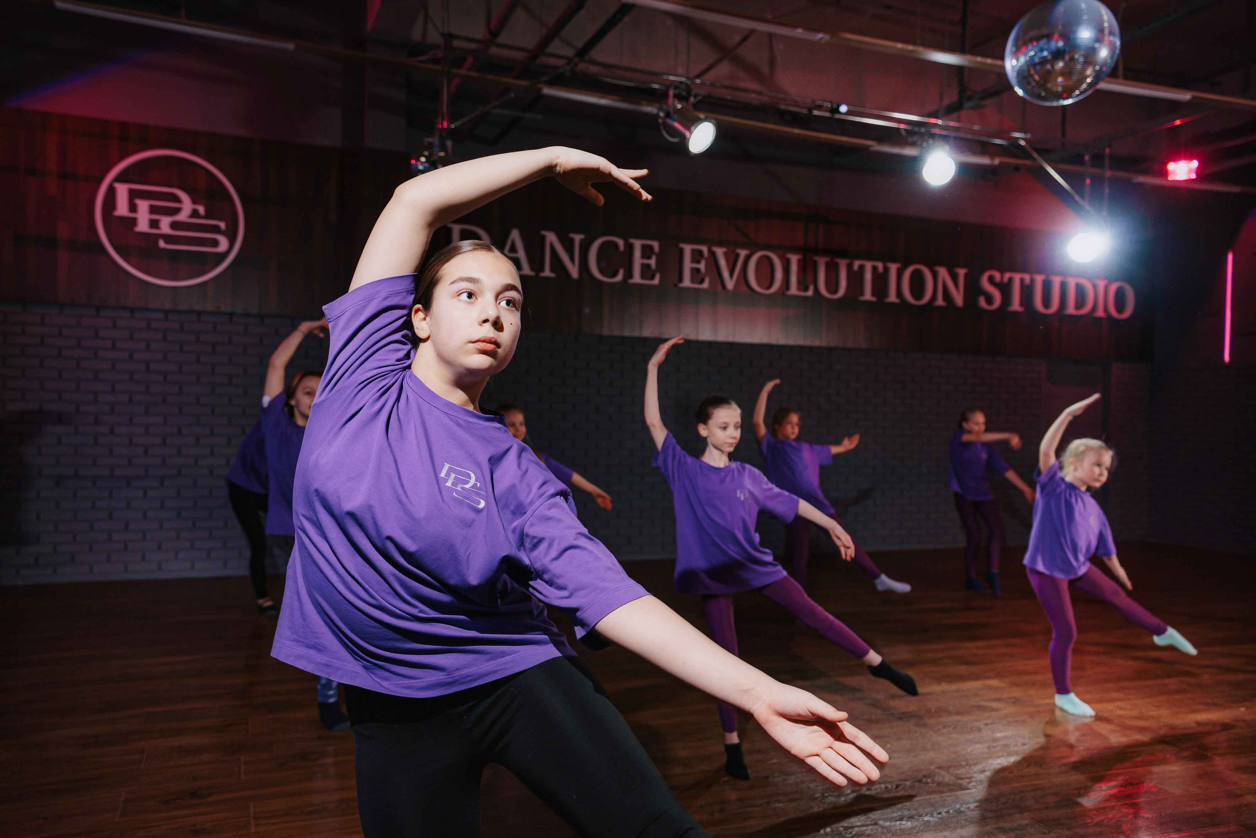 DANCE EVOLUTION STUDIO. Свадебный и семейный фотограф в Санкт-Петербурге Виктор Голубев