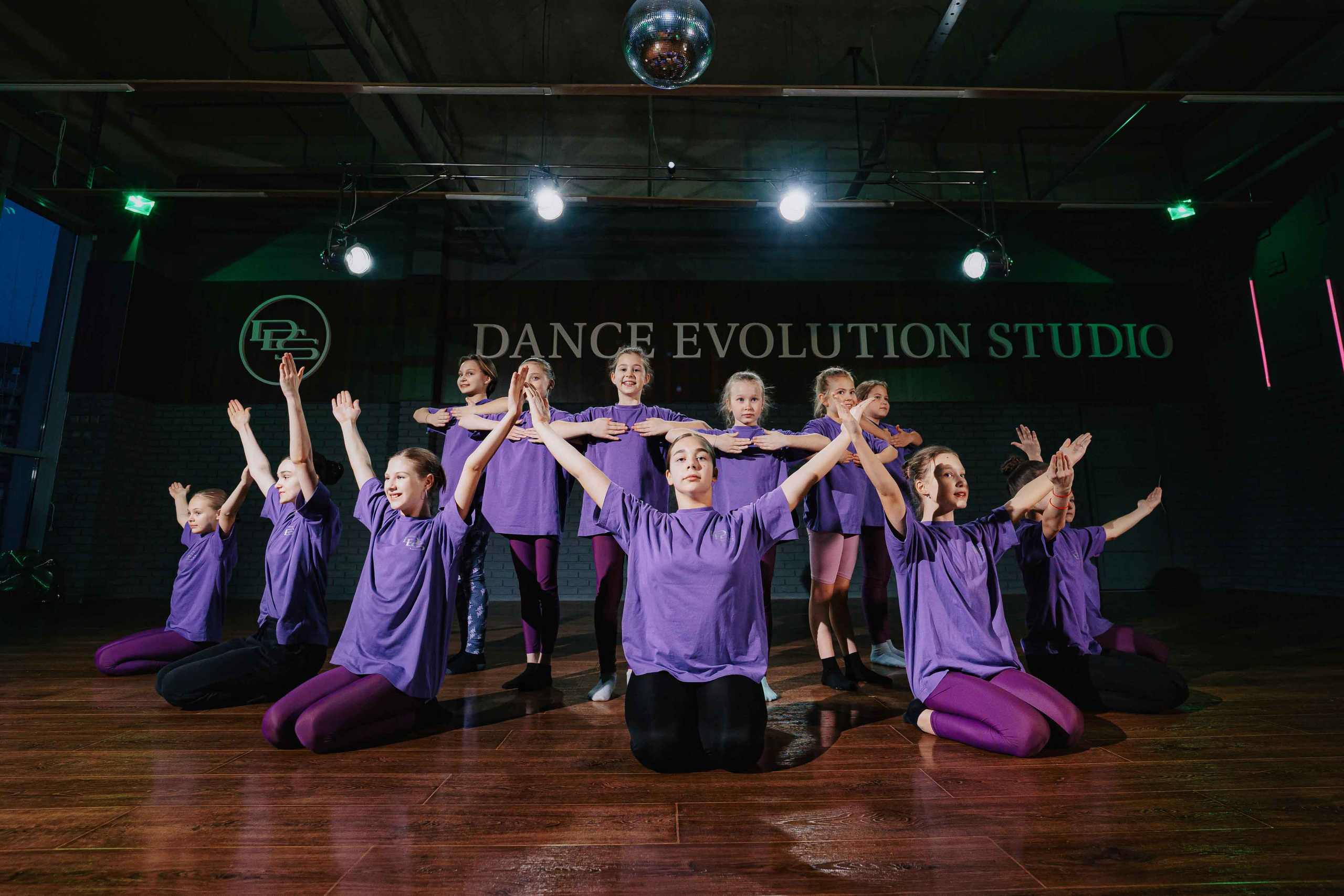 DANCE EVOLUTION STUDIO. Свадебный и семейный фотограф в Санкт-Петербурге Виктор Голубев