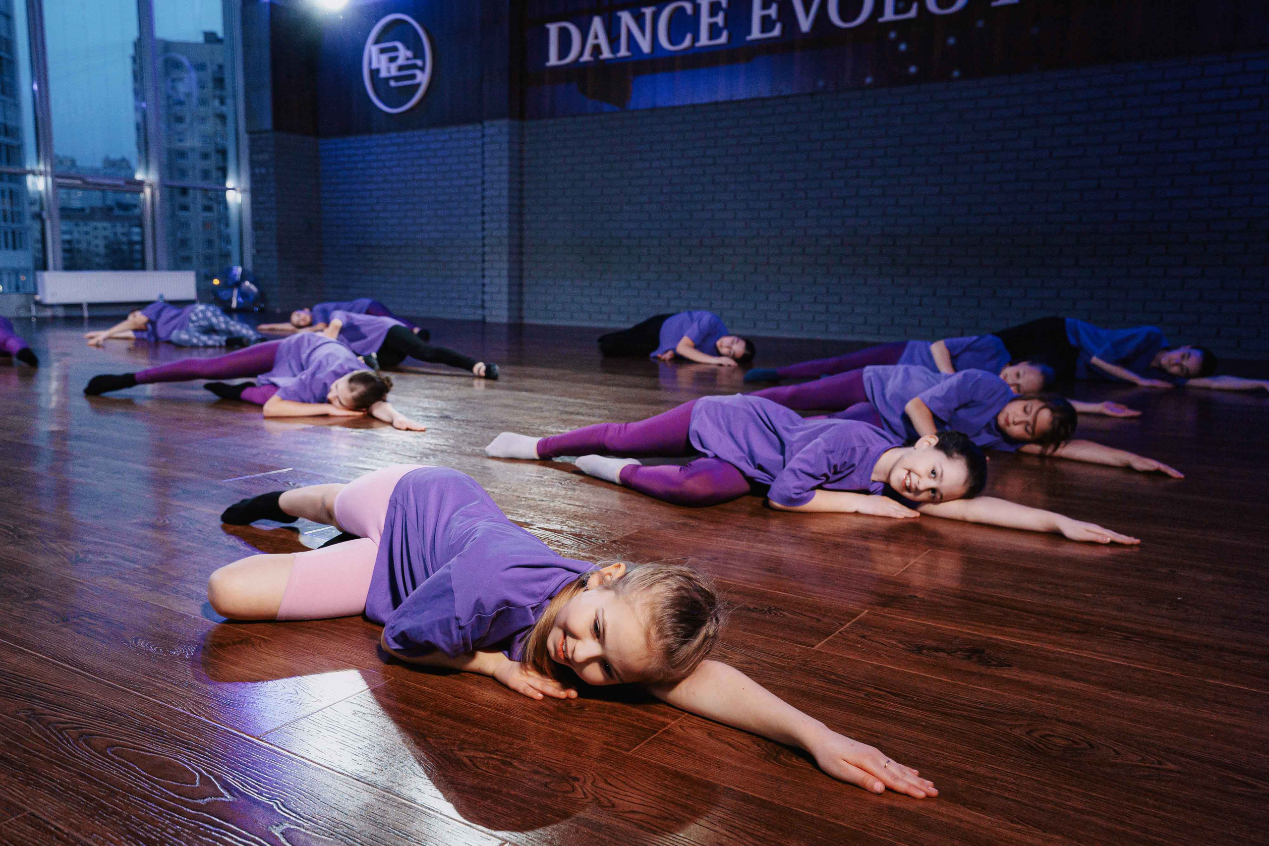 DANCE EVOLUTION STUDIO. Свадебный и семейный фотограф в Санкт-Петербурге Виктор Голубев