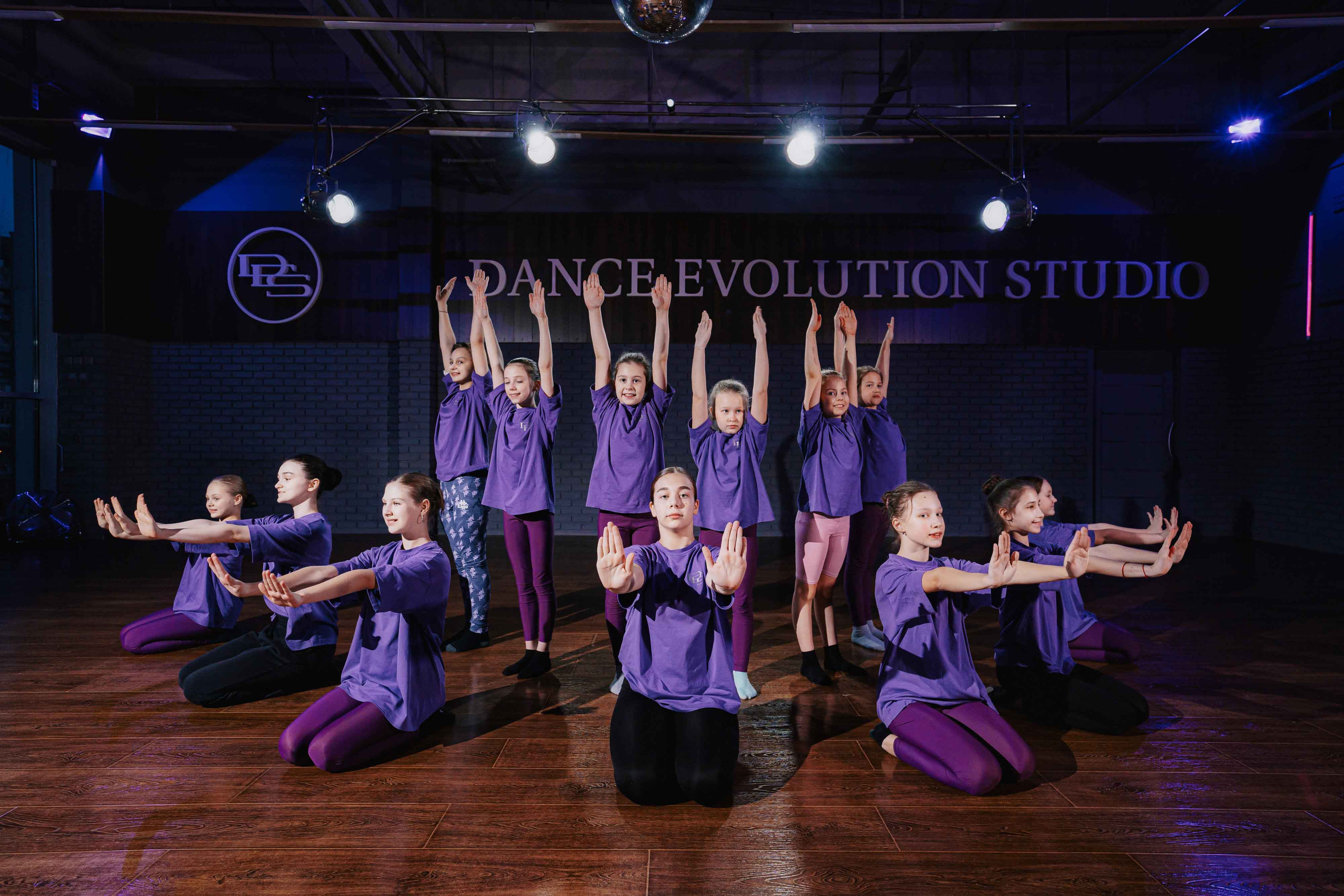 DANCE EVOLUTION STUDIO. Свадебный и семейный фотограф в Санкт-Петербурге Виктор Голубев