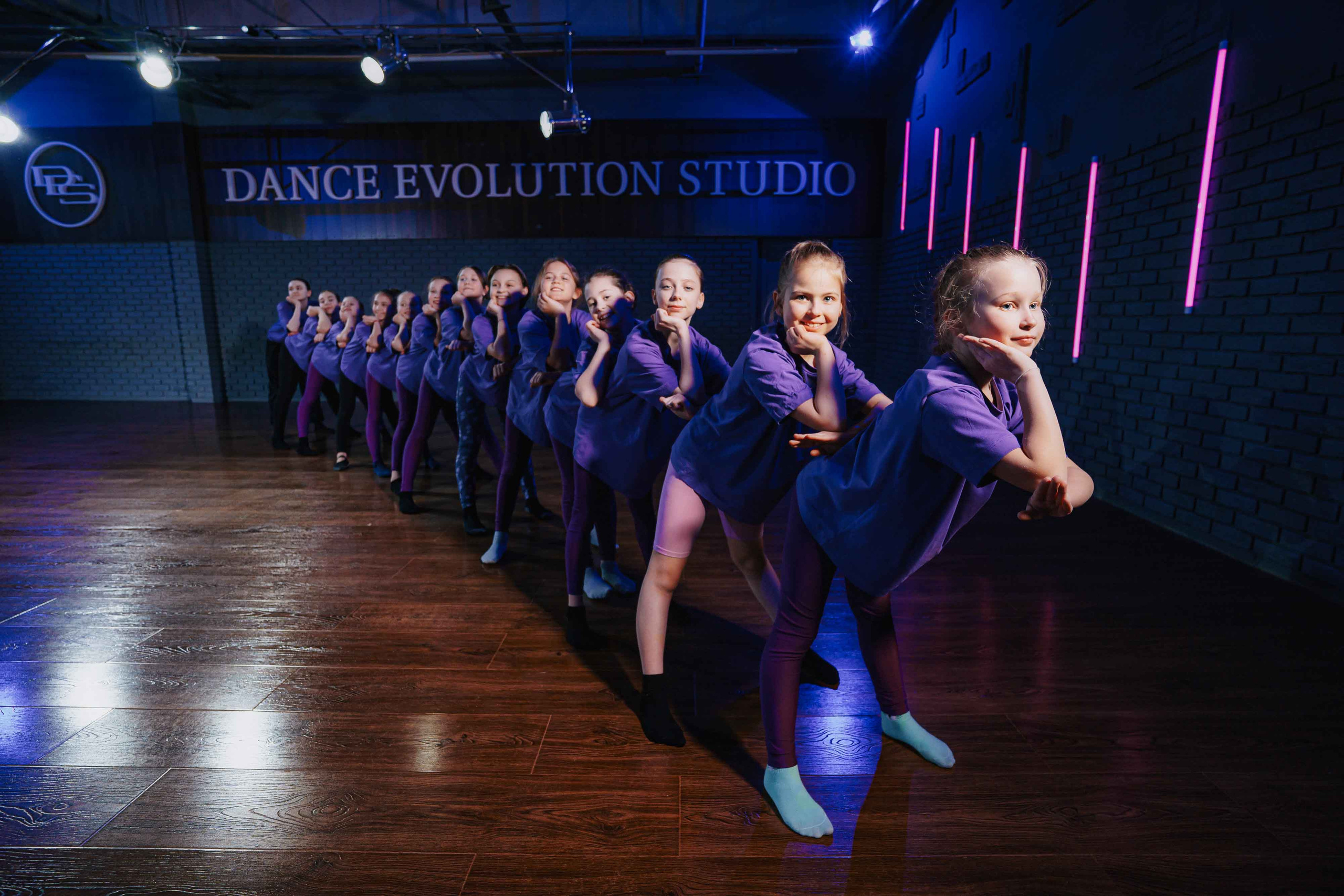 DANCE EVOLUTION STUDIO. Свадебный и семейный фотограф в Санкт-Петербурге Виктор Голубев